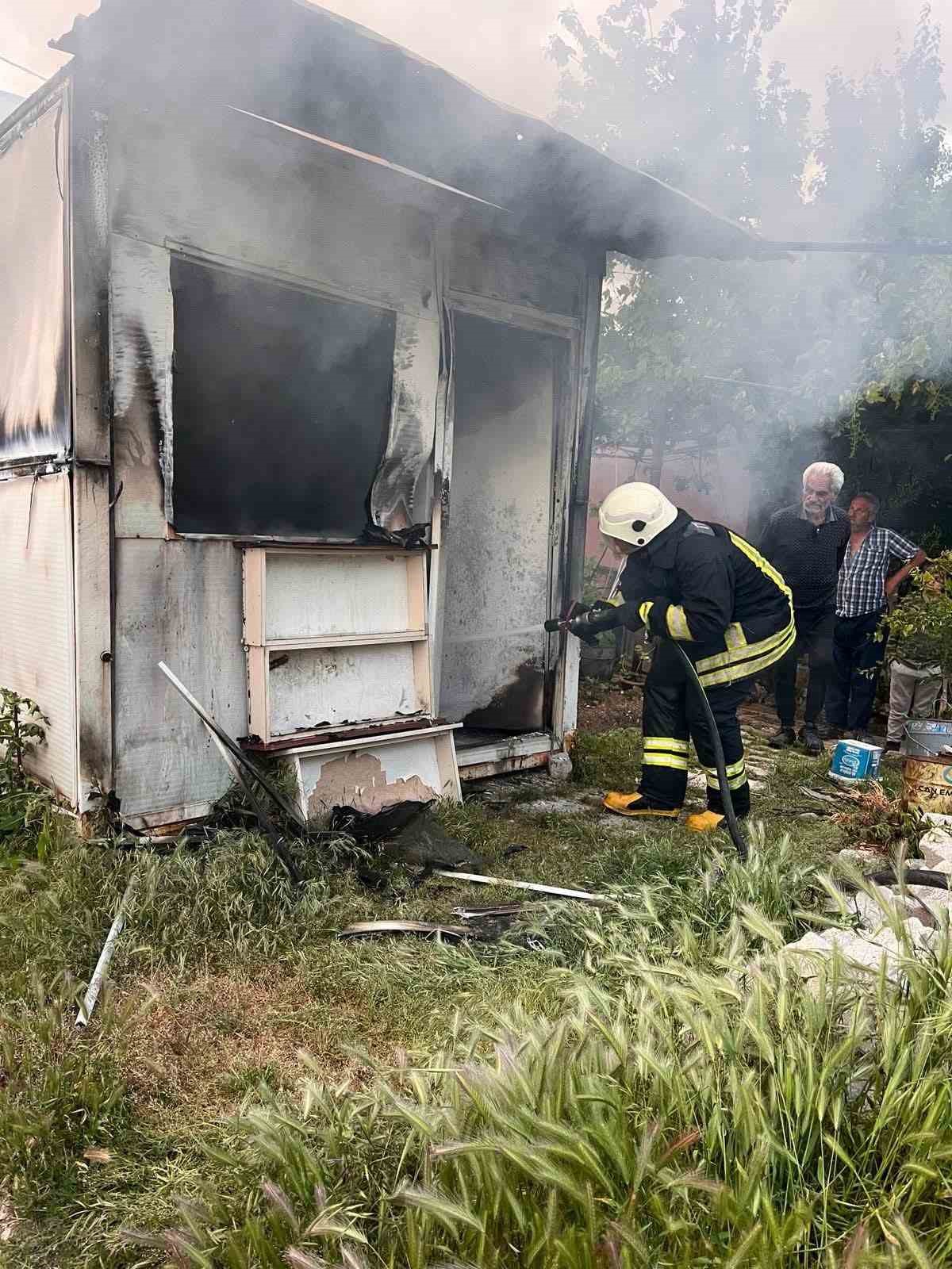 Alevlere teslim olan konteyner kullanılamaz hale geldi