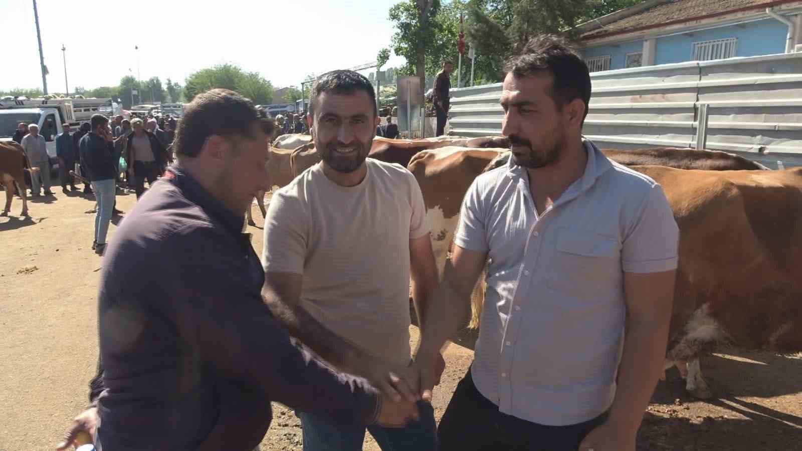 Diyarbakır Canlı Hayvan Borsasında kurbanlık hareketliliği
