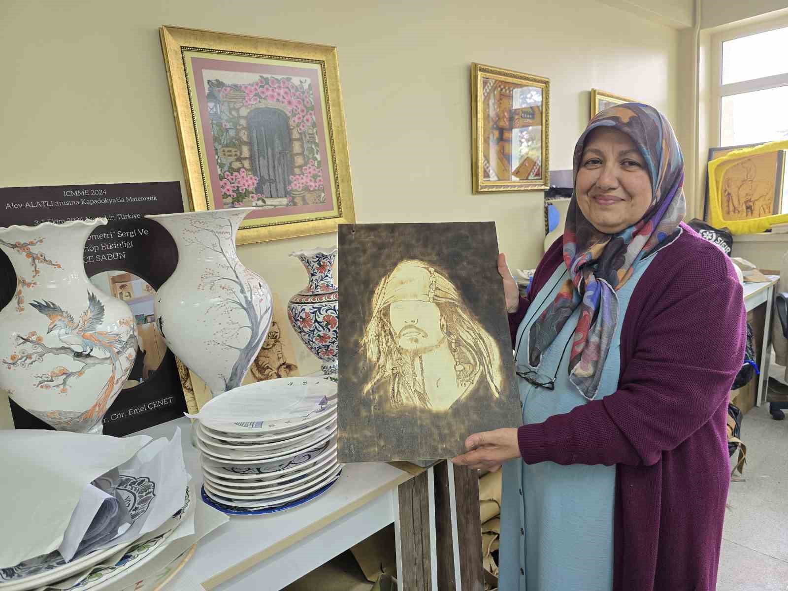 35 yıl sonra eğitim hayatına döndü, üniversite mezuniyetinin sevincini yaşadı