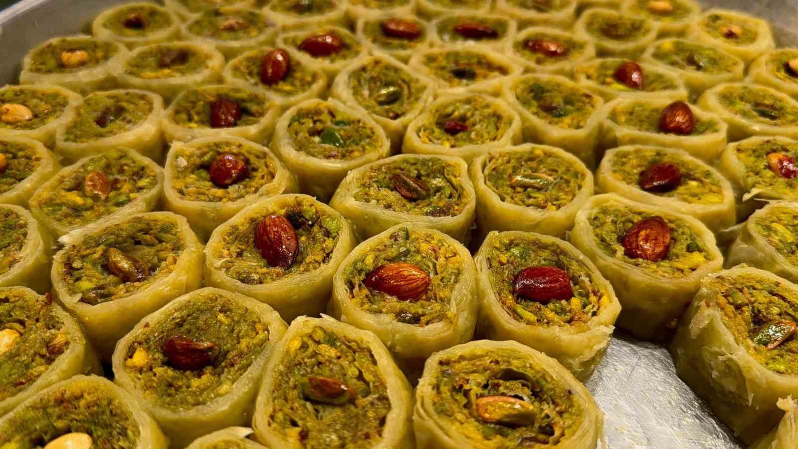 Bayrama sayılı günler kala baklava ve lokum satışları arttı