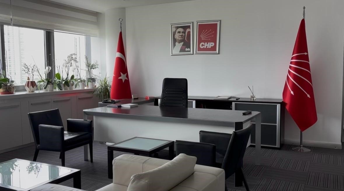 CHP’de tahliye sonrası temizlik çalışmaları devam ediyor