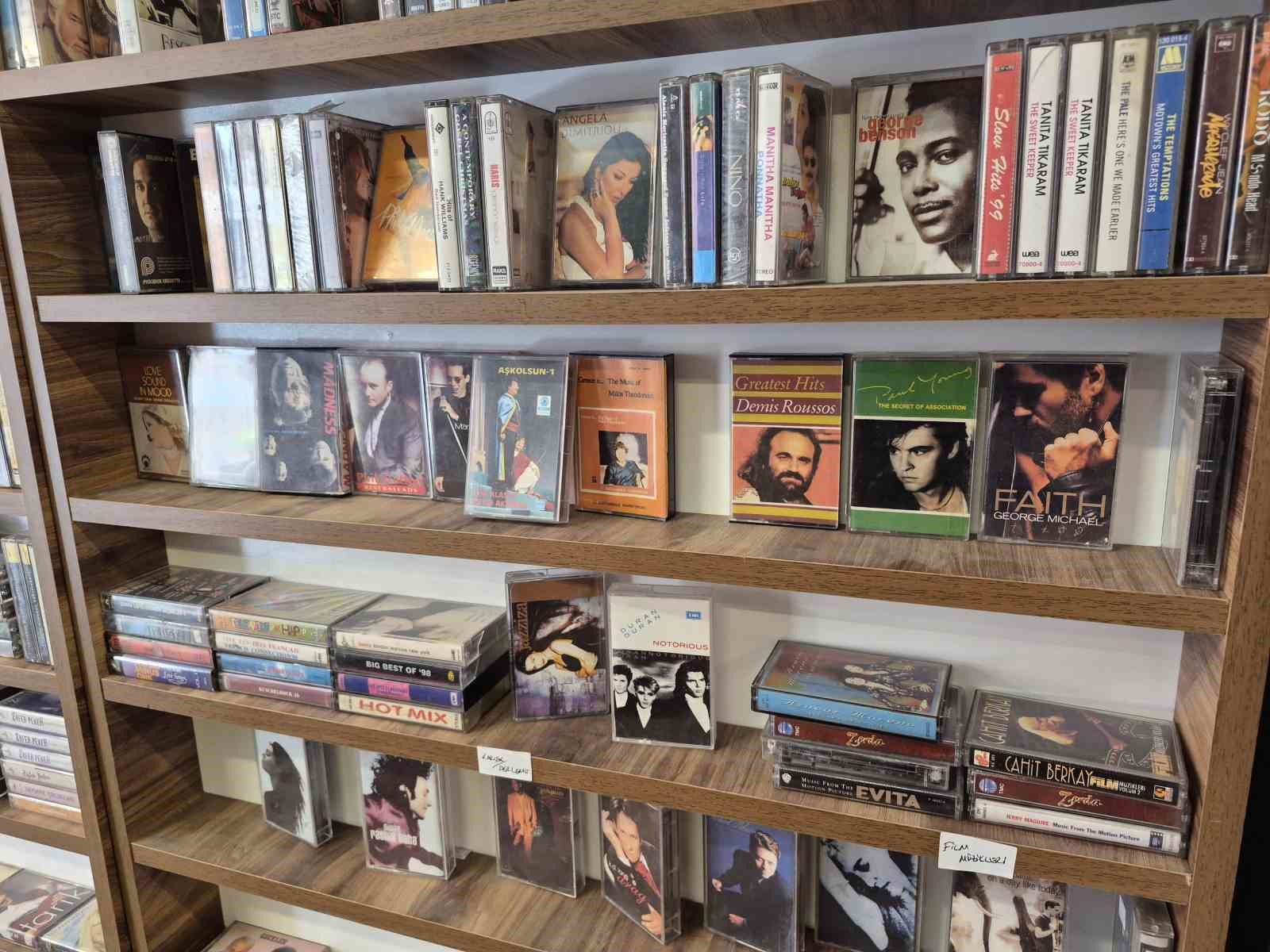 Nostaljik bir hediye almak isteyenler kasetleri tercih ediyor
