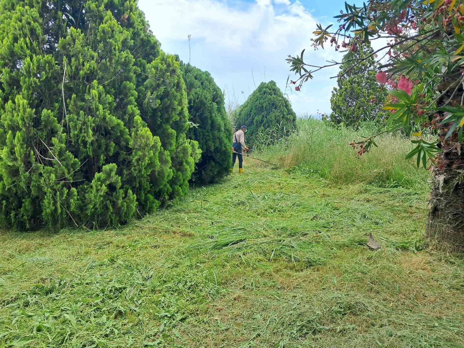 Başkan Yıldırımkaya, şehitliği kirletenlere tepki g&ouml;sterdi
