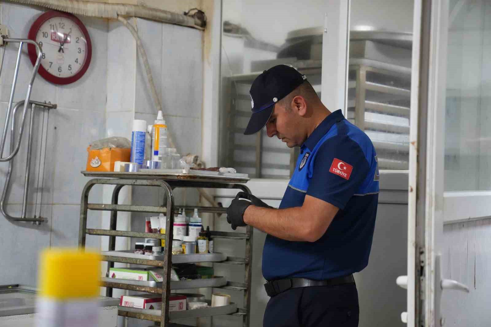 Kozan&rsquo;da bayram &ouml;ncesi imalathaneler denetlendi
