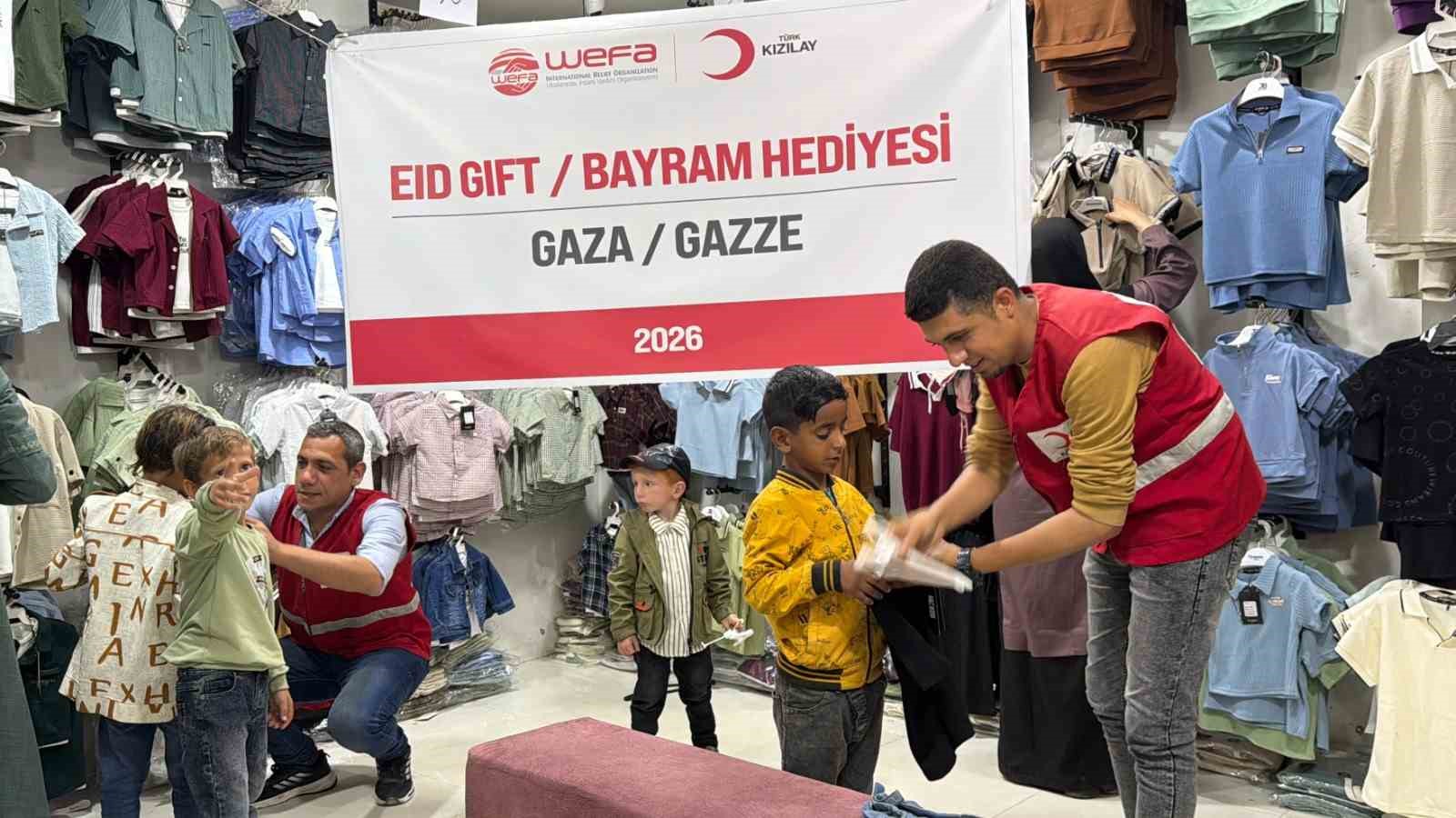 Türk Kızılay’dan Gazzeli çocuklara bayramlık sevinci