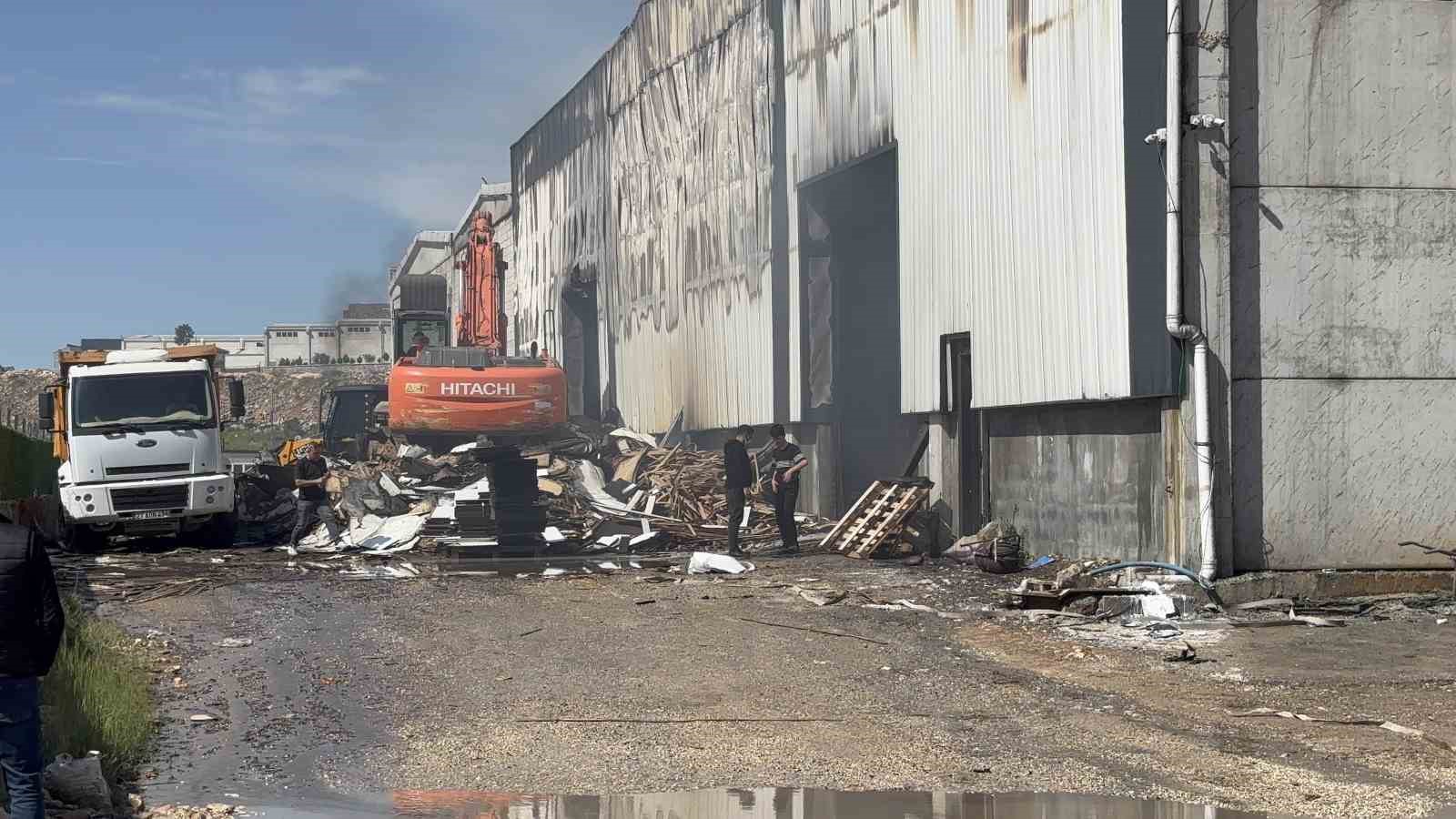 Gaziantep’te mobilya fabrikasındaki yangın söndürüldü