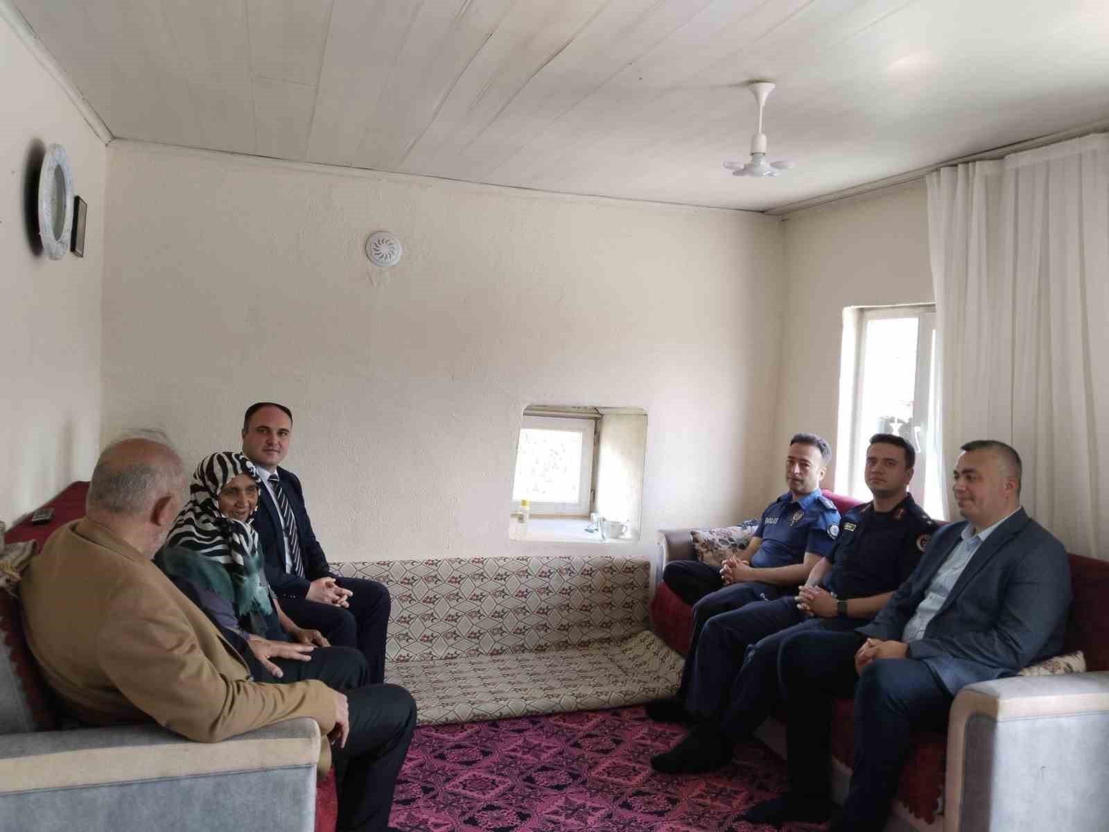 Aslanapa&rsquo;da şehit aileleri ve gazilere bayram ziyareti
