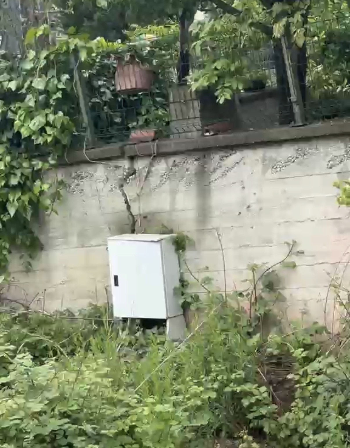 Düzce’de inşaat alanında toprak kaydı, bina sakinleri sokağa döküldü
