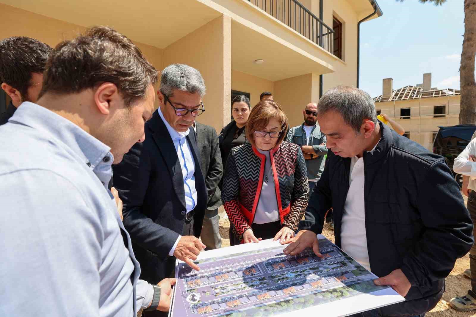Şahin, TCDD Lojmanlarının restorasyon &ccedil;alışmalarını inceledi
