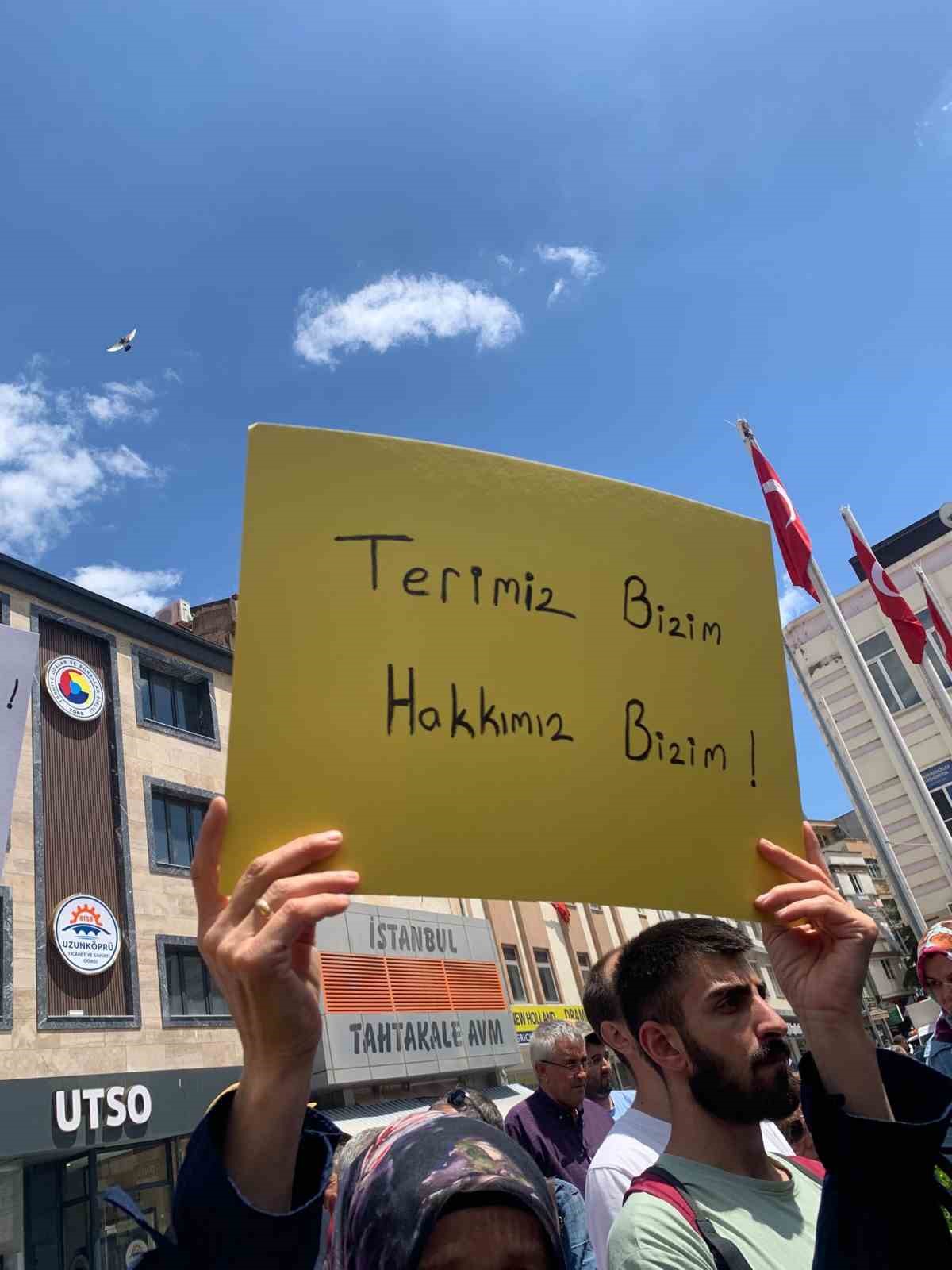 Uzunköprü’de 6 gündür eylem yapan madenciler aileleriyle birlikte yürüdü