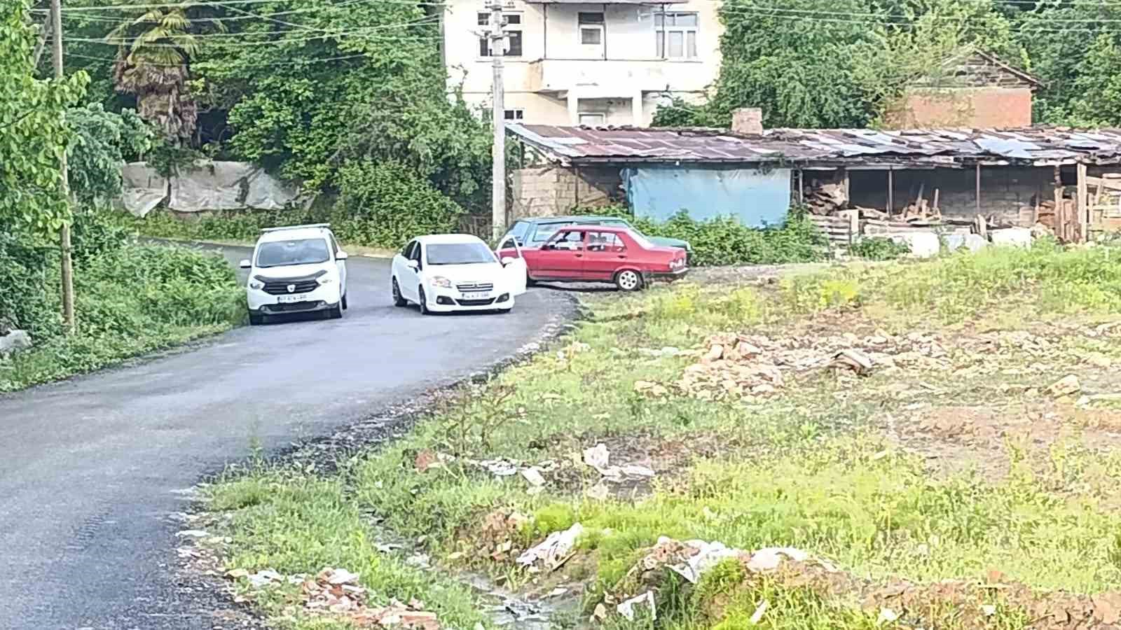 Zonguldak’ta dere sularının yükselmesi nedeniyle üç köydeki köprüler ulaşıma kapatıldı