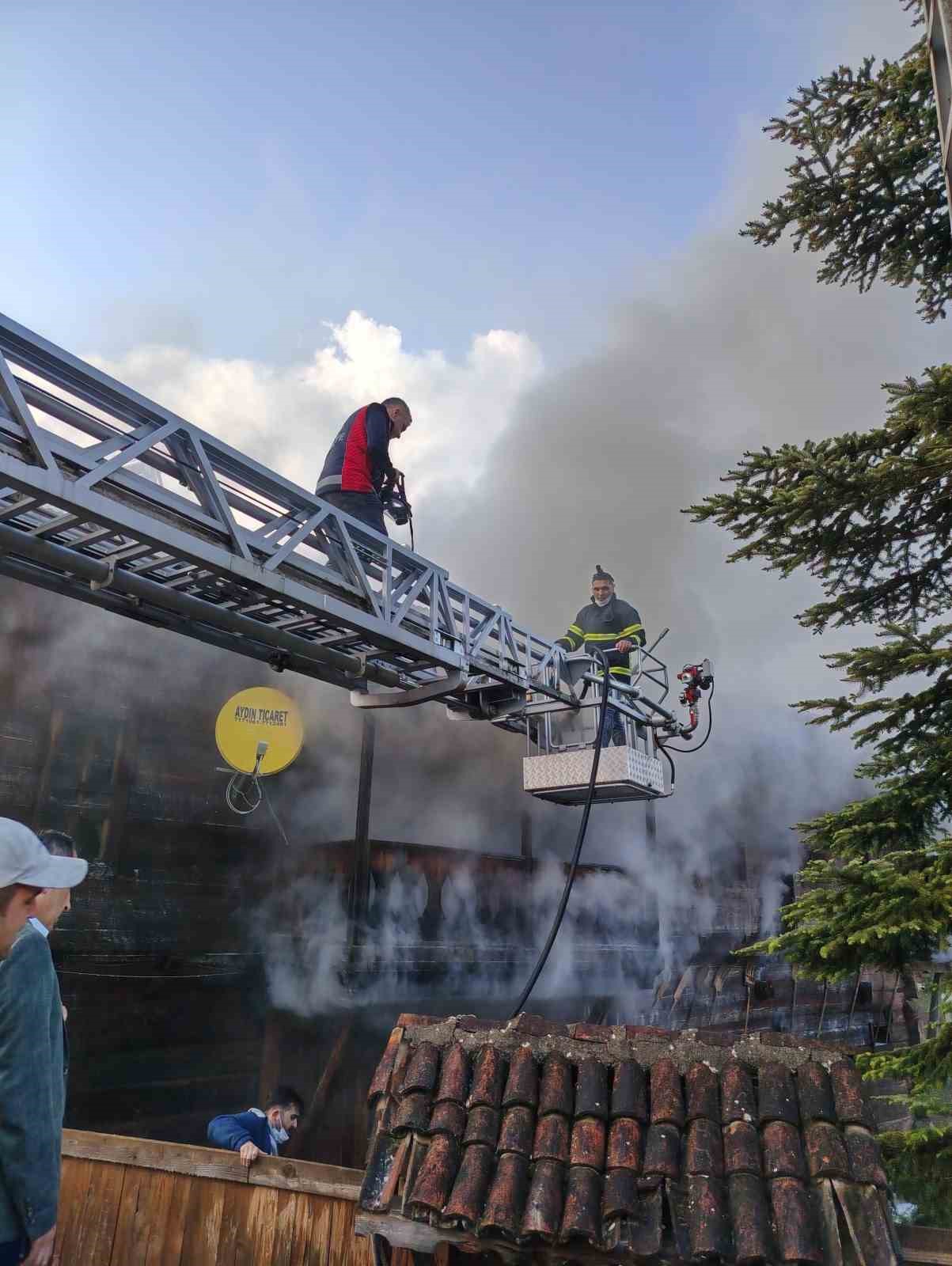 Kastamonu’da 250 yıllık tarihi konak çıkan yangında hasar gördü