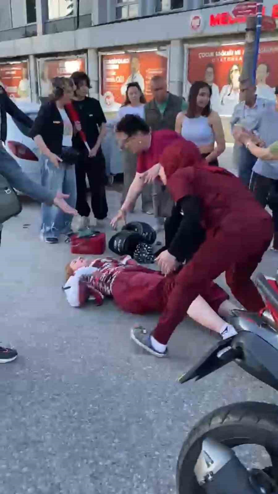 Edirne&rsquo;de iki motosikletin &ccedil;arpıştığı kazada 2 gen&ccedil; kız yaralandı
