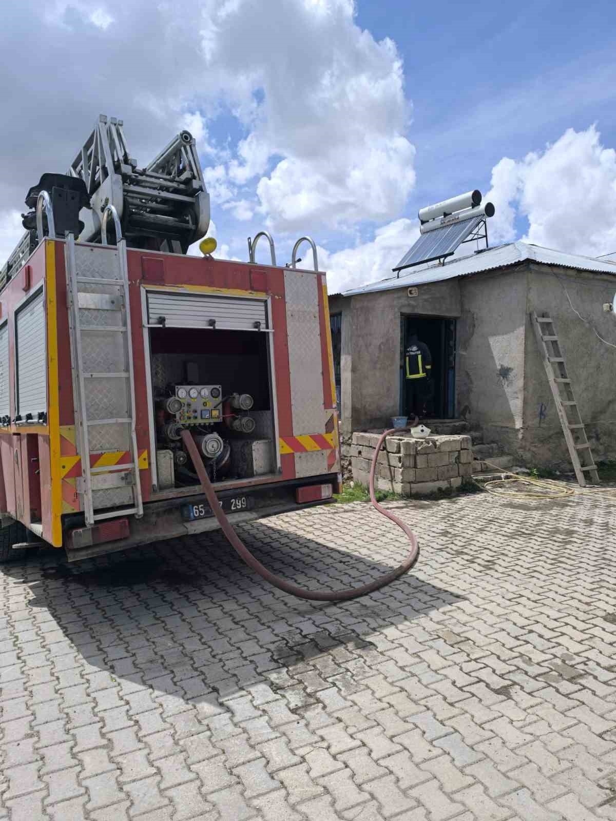 Van’da ev yangını