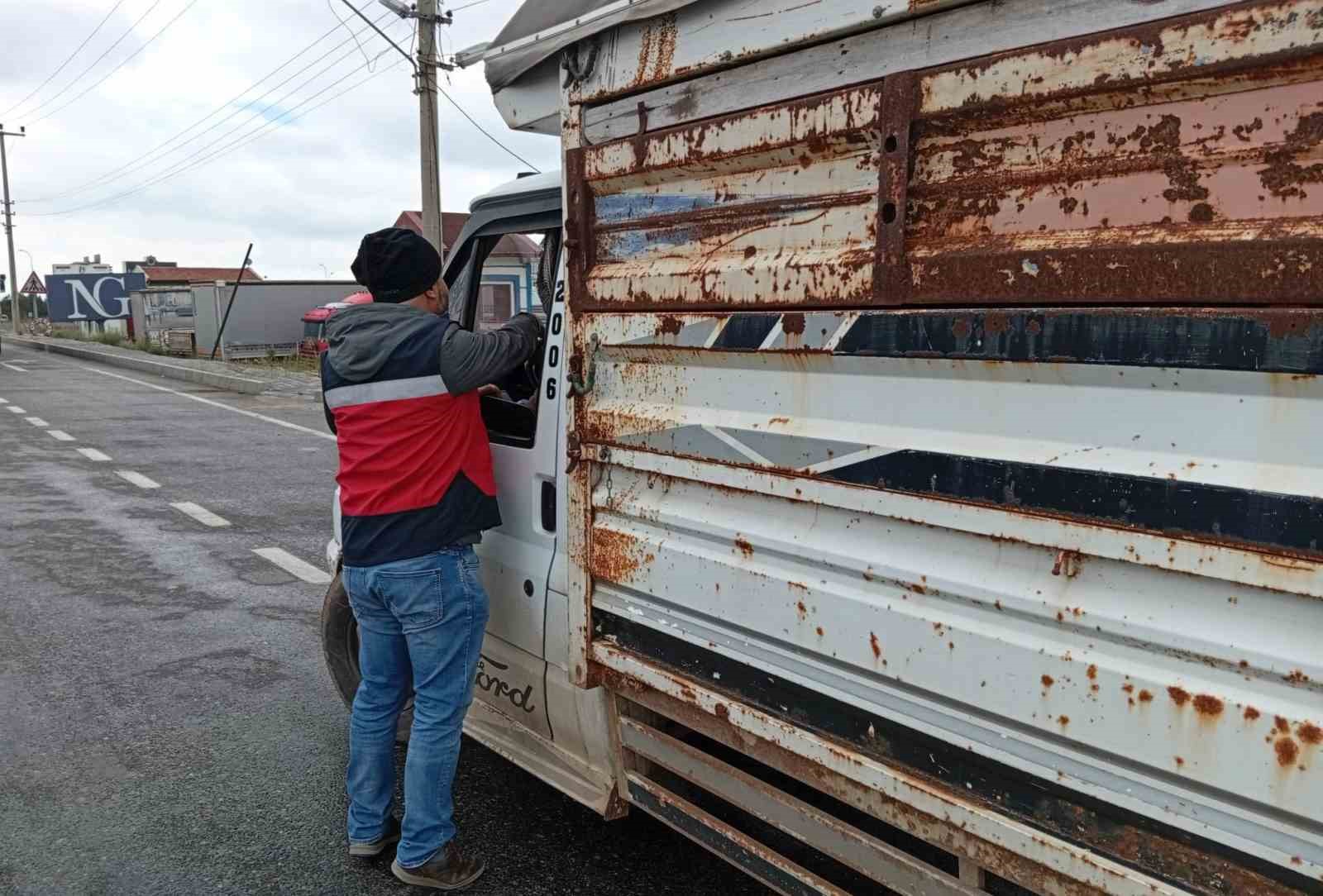 K&uuml;tahya&rsquo;da Kurban Bayramı &ouml;ncesi yol kontrolleri ve sevk denetimleri s&uuml;r&uuml;yor
