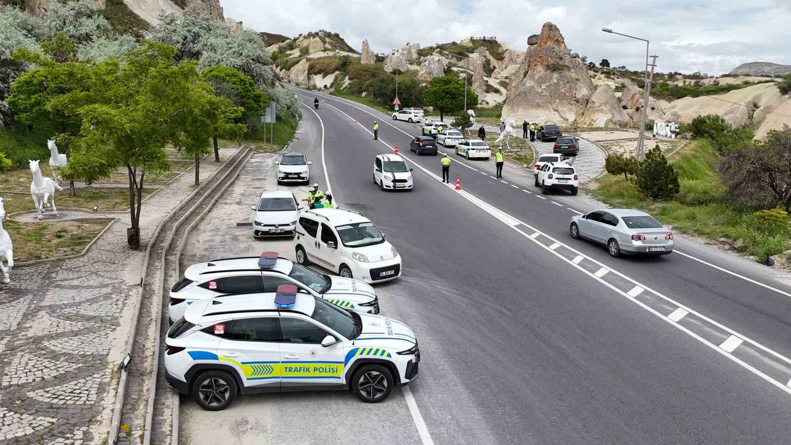Nevşehir&rsquo;de polis ekiplerinden tatlı uygulama
