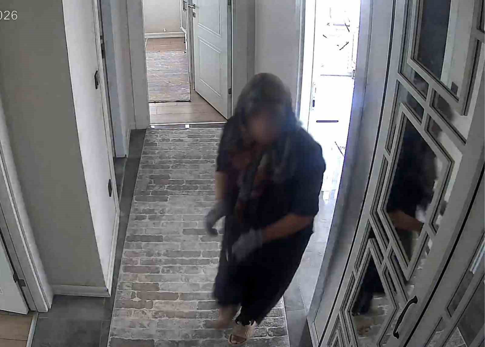 Kurbanlık parası çalındı: Şüpheli eldiven giyidi ama kamera detayını unuttu