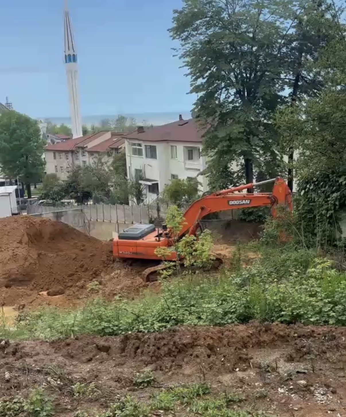 Düzce’de inşaat alanında toprak kaydı, bina sakinleri sokağa döküldü