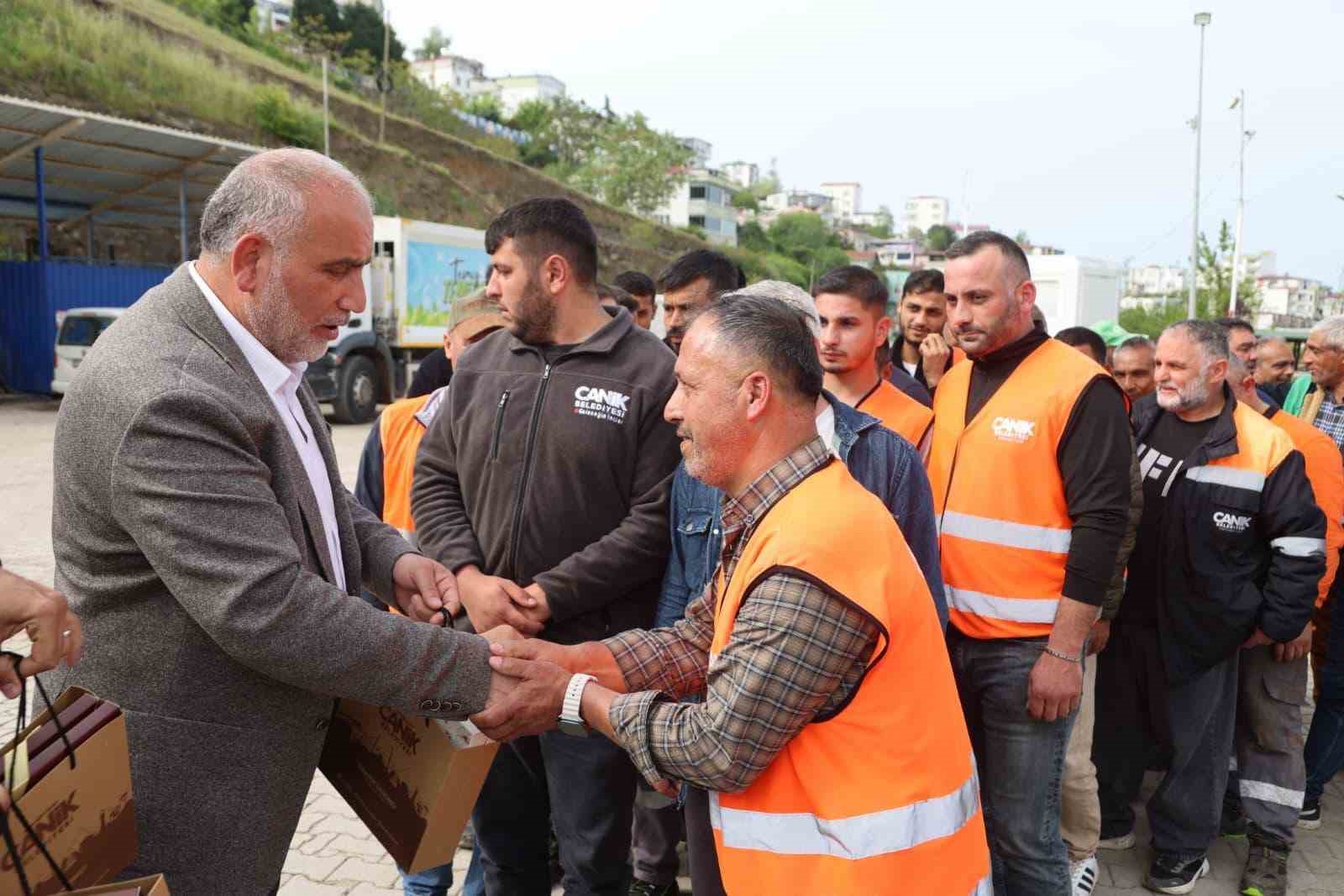 Başkan Sandıkçı, personelle bayramlaştı