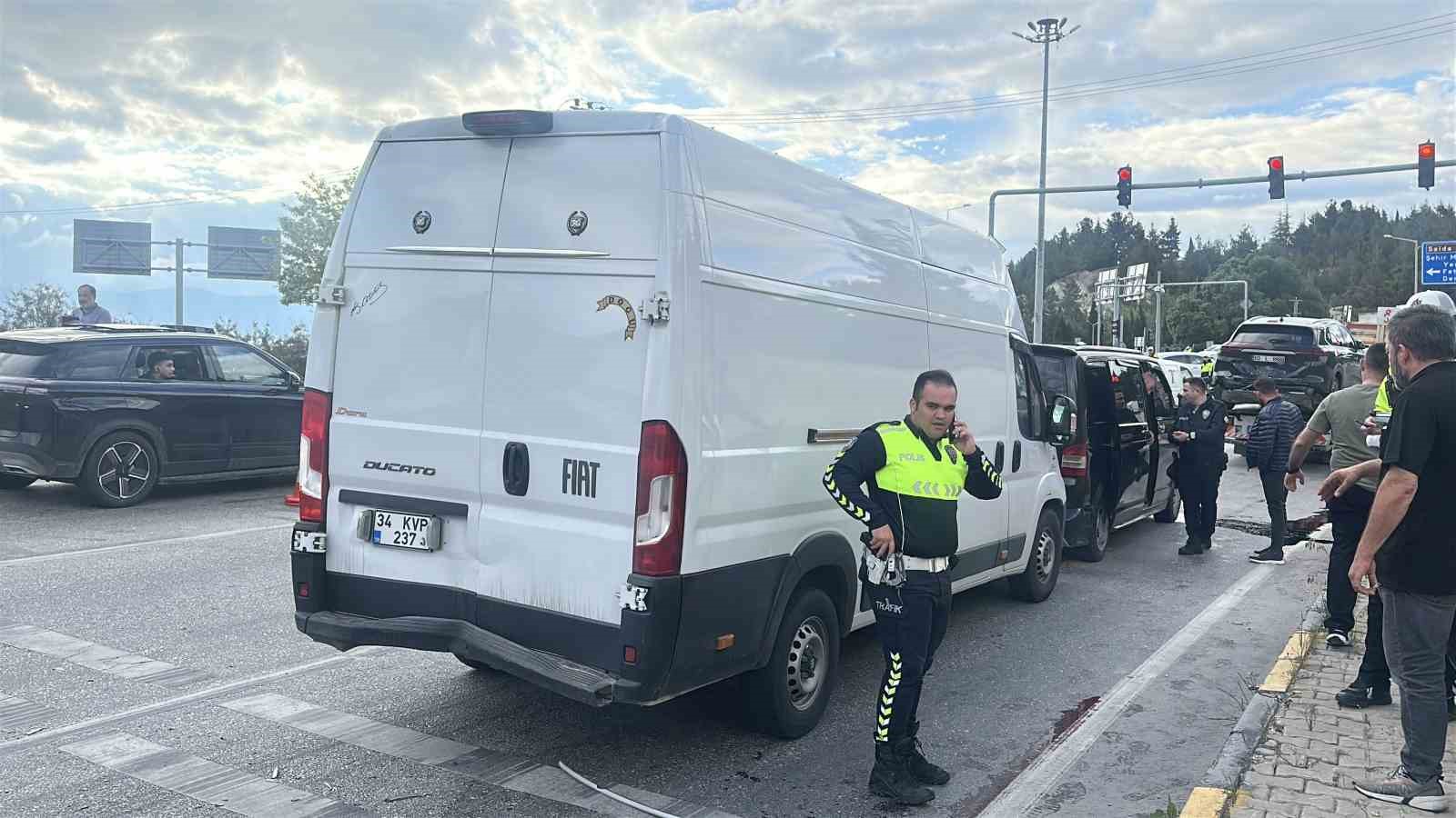 Burdur&rsquo;da zincirleme kaza: 5 hafif yaralı
