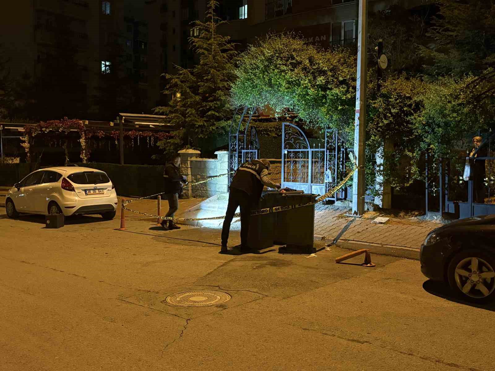 Darp edilen kadını kurtarmaya &ccedil;alışan kardeşler bı&ccedil;aklandı: 2 yaralı
