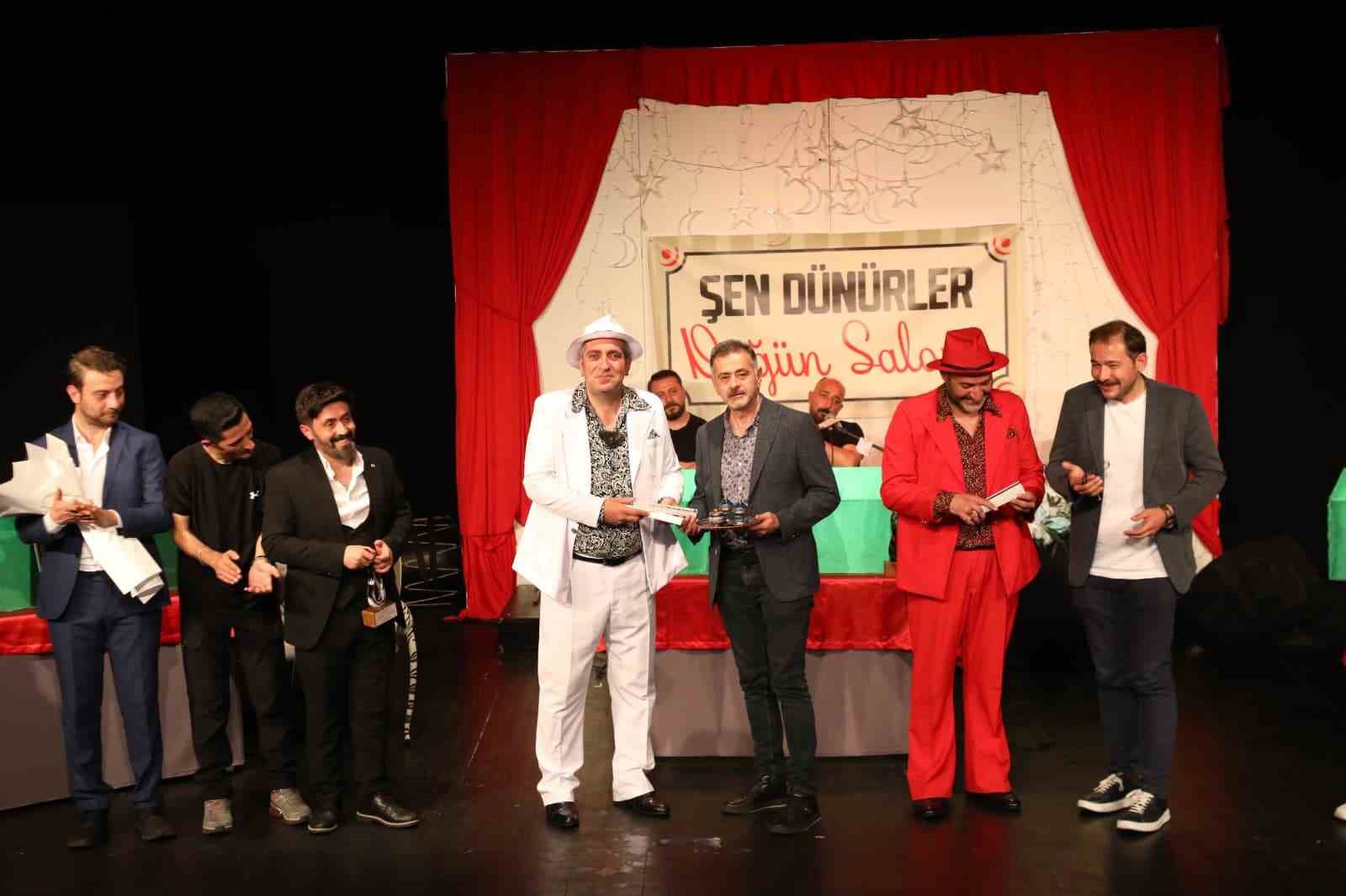 Erzurum Şehir Tiyatroları "Hançer Havası" ile Ordu’da sahne aldı
