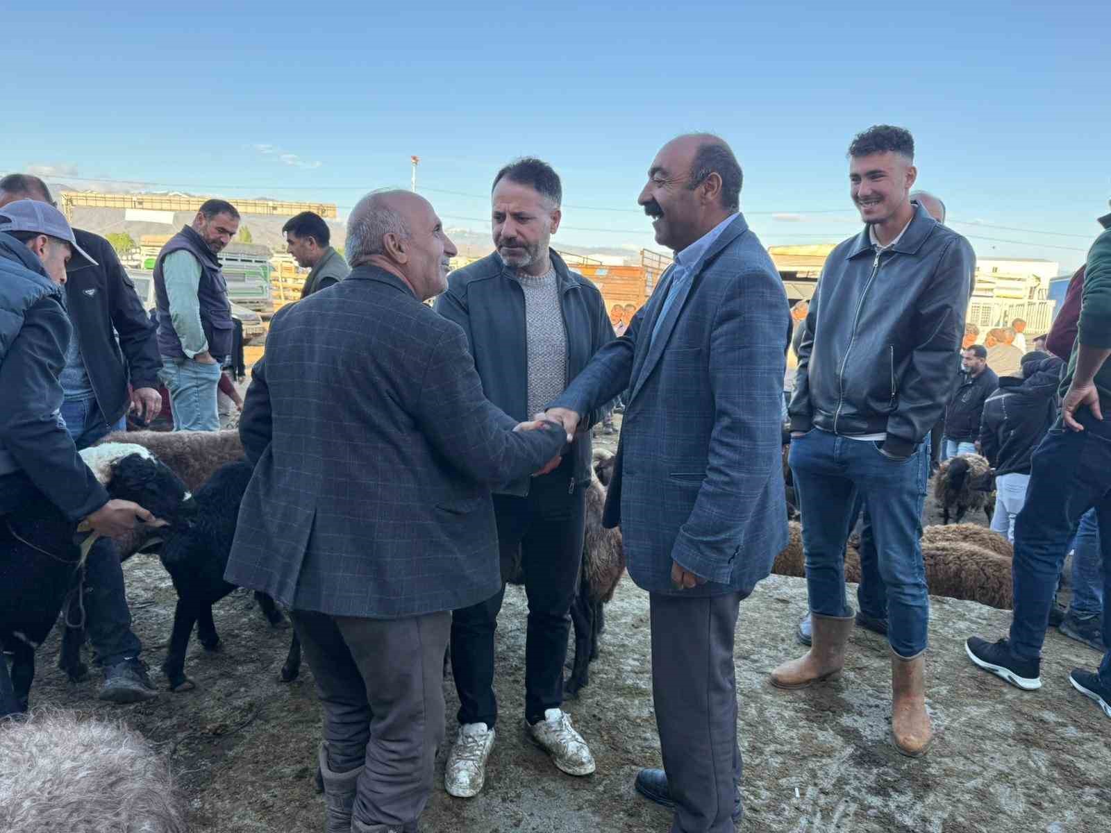 Iğdır’da kurban pazarlıkları sürüyor: Vatandaş küçükbaşa yöneldi
