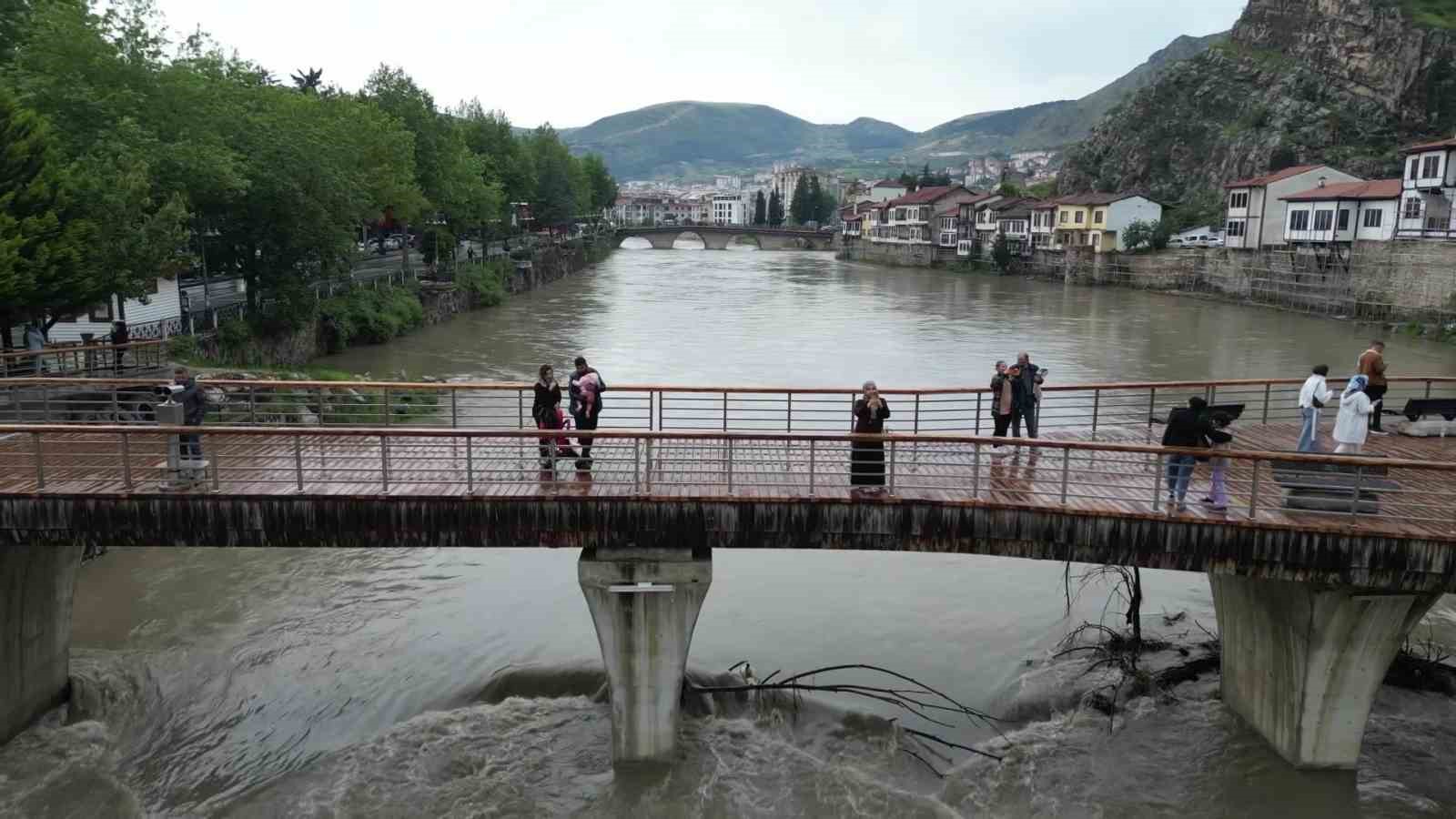 Amasya&rsquo;nın taşkın koruma kalkanı 2 bin yıllık surlar
