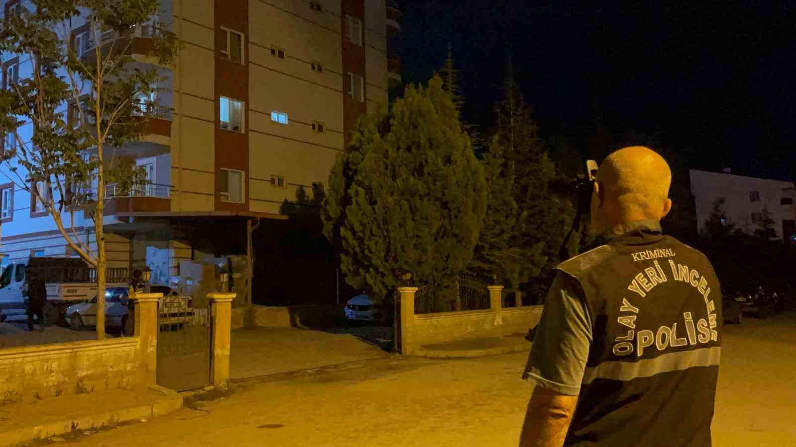 Karaman&rsquo;da bir kadın tartıştığı dini nikahlı kocasını bı&ccedil;akladı

