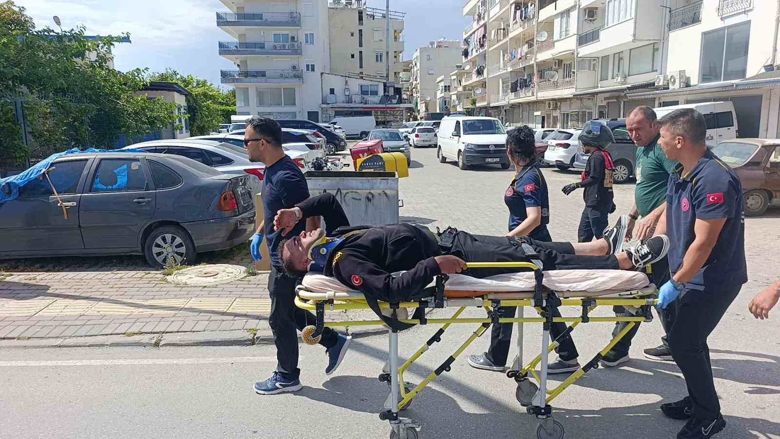 Bisikletli çocuğa çarpmamak için motosikletini devirip yaralandı
