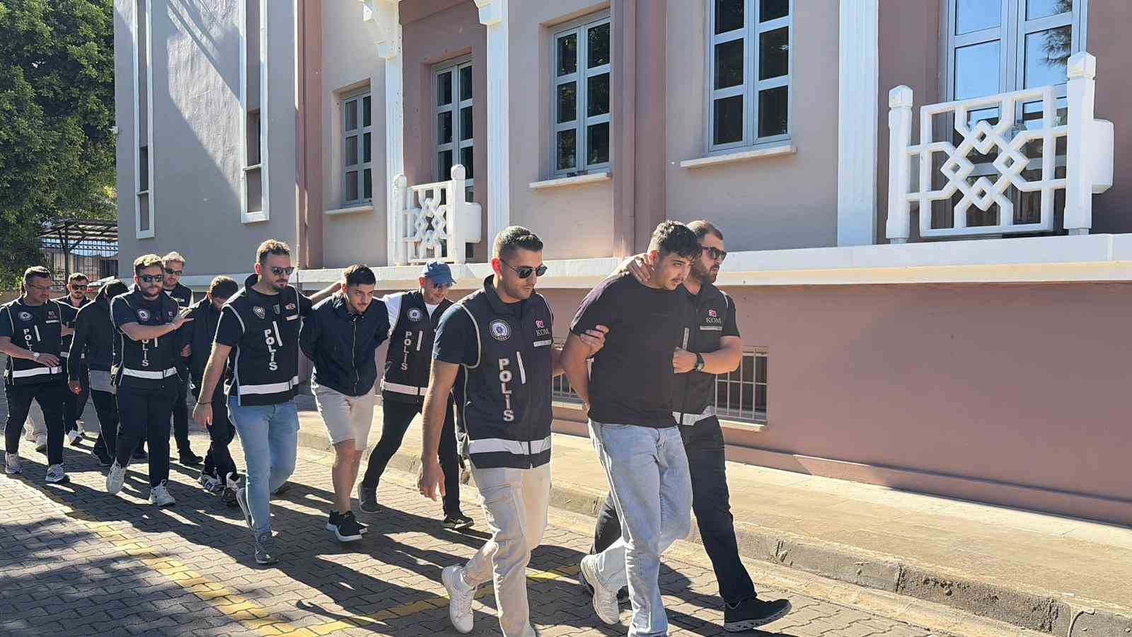 Fethiye Belediye Başkanı Karaca&rsquo;ya silahlı saldırı soruşturmasında 5 kişi adliyede sevk edildi
