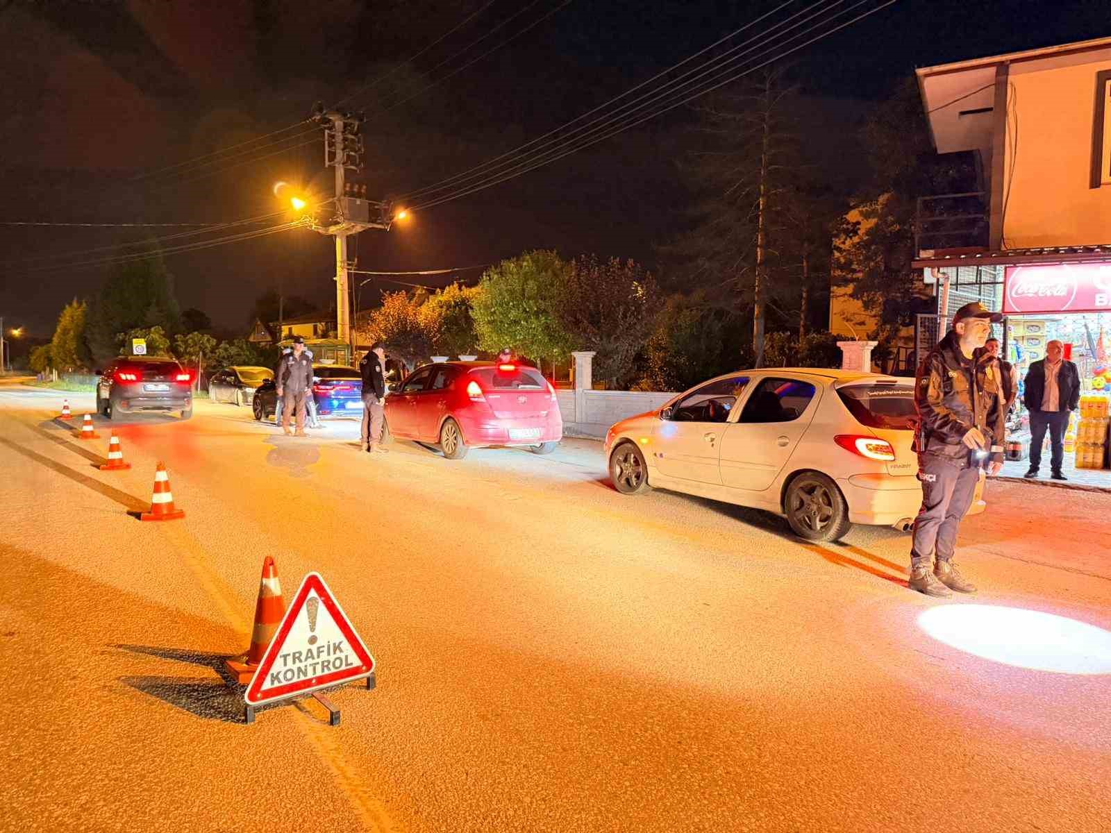 Akyazı’da polis ve bekçilerden bayram öncesi sıkı denetim