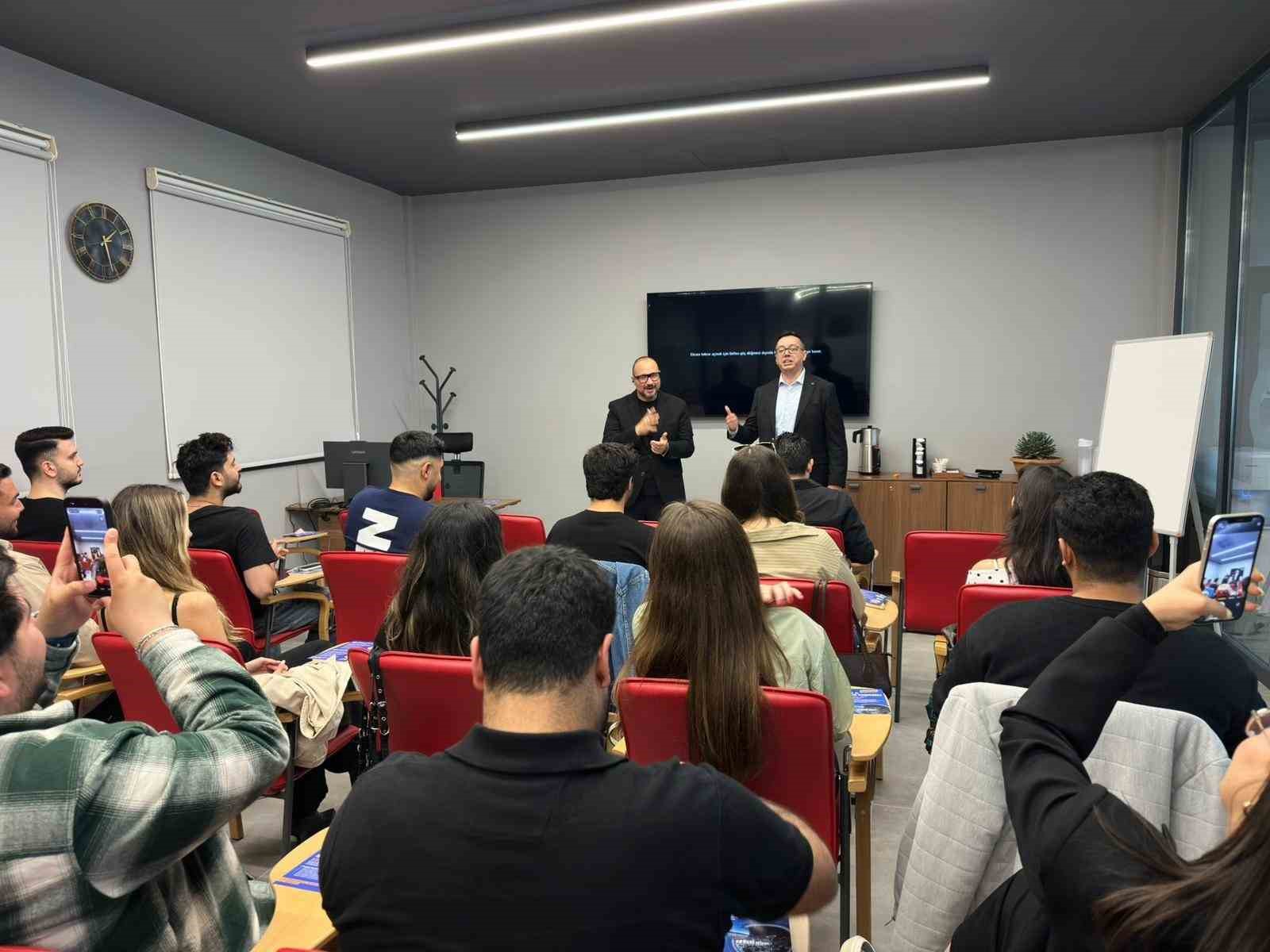 Mersin&rsquo;de iş d&uuml;nyası ve gen&ccedil;ler aynı &ccedil;atıda buluşuyor

