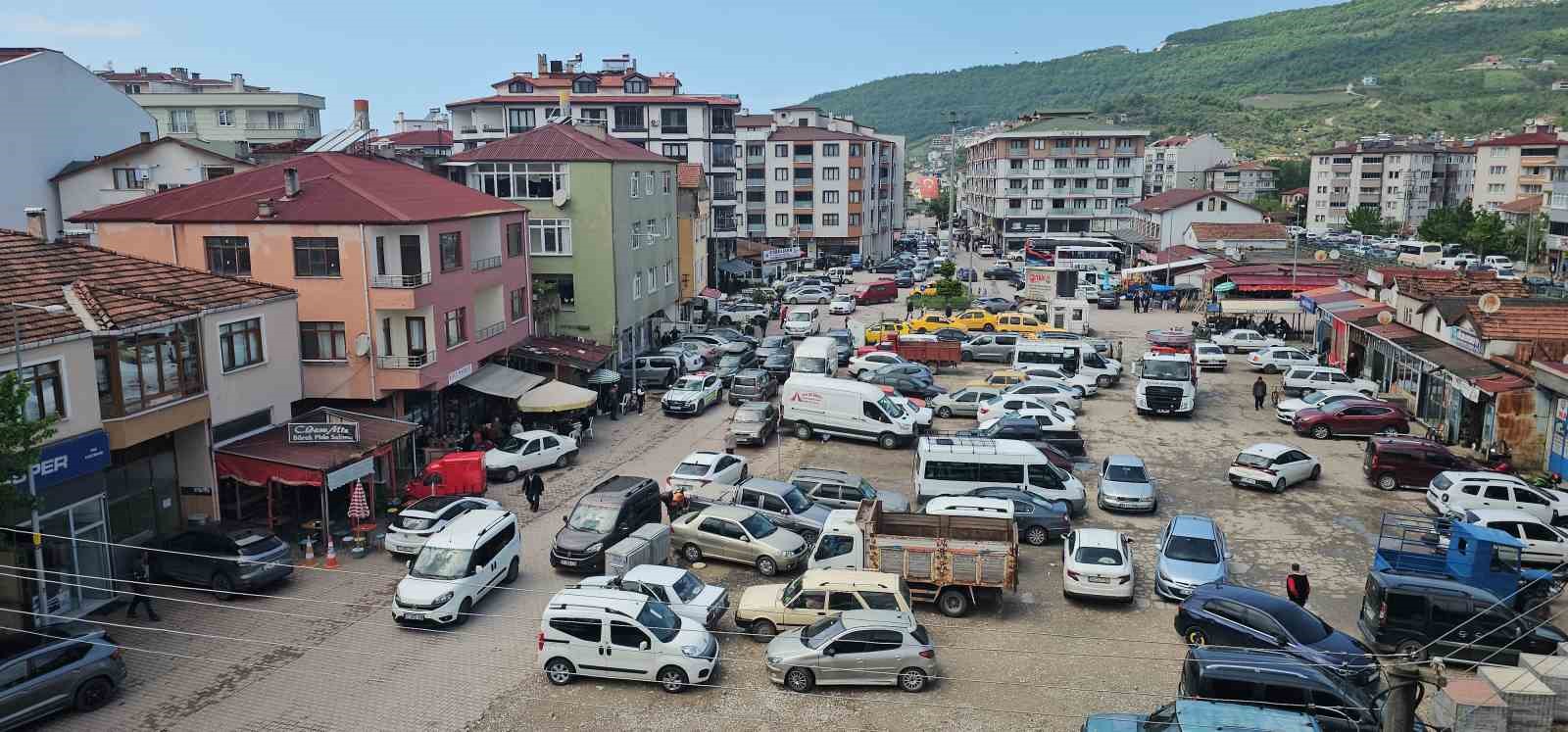 Bayram tatili için ilçeye akın ettiler, nüfus 10 kat arttı