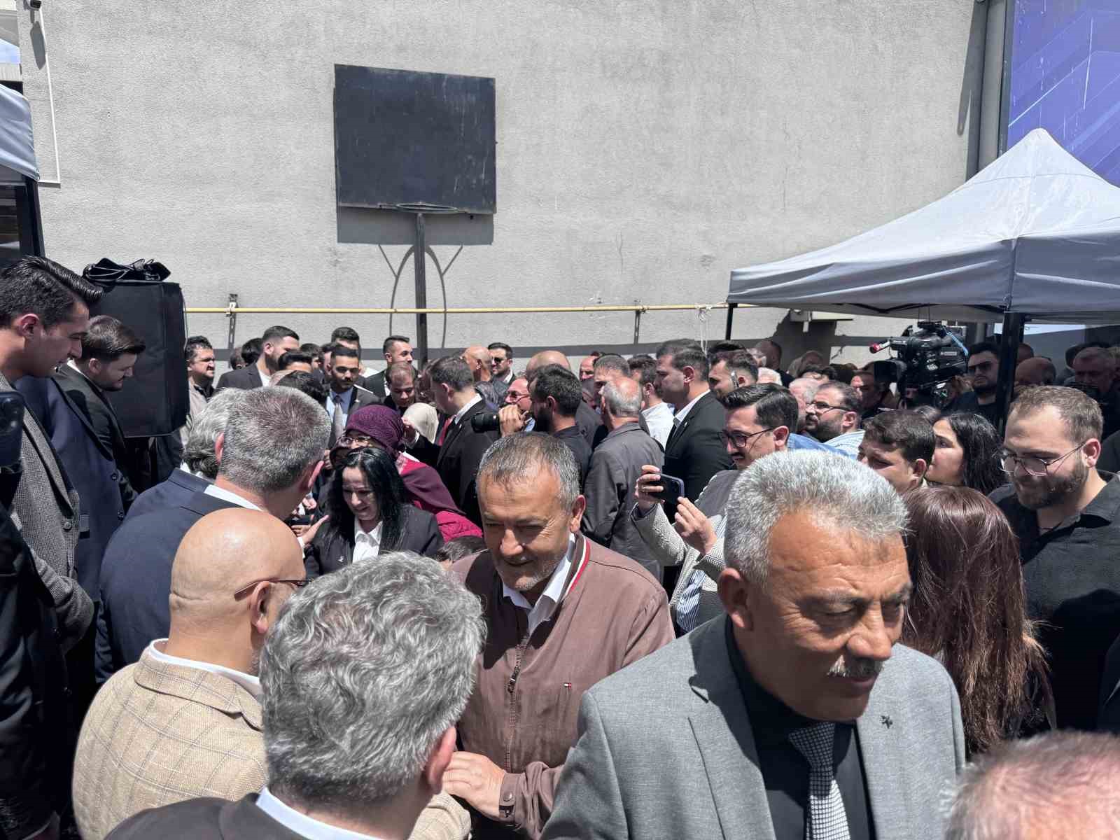 AK Parti Kayseri İl Teşkilatı bayramlaştı
