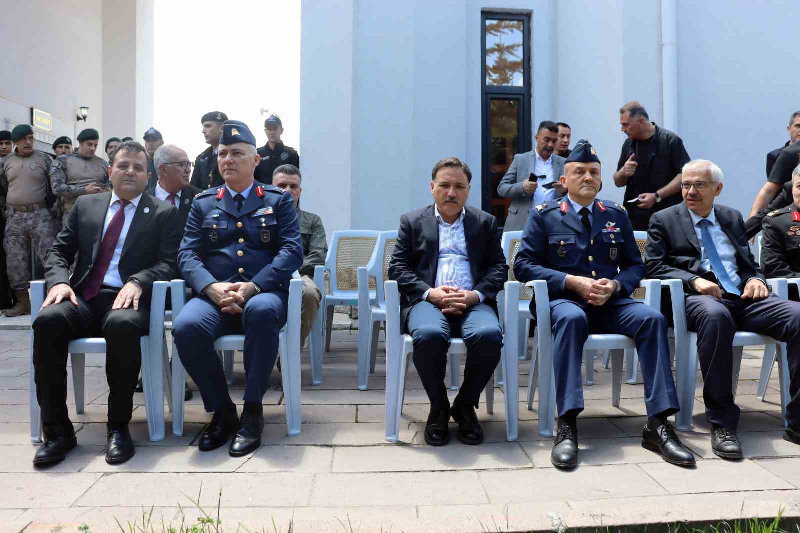 Şehitlikte hüzünlü arife