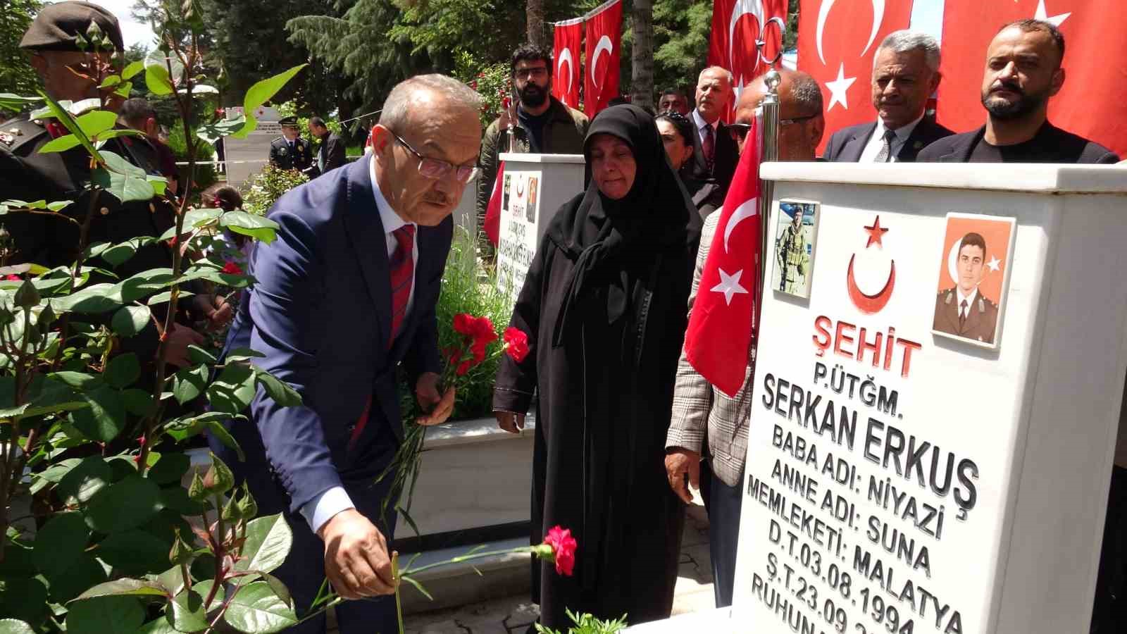 Malatya protokolünden şehitlik ziyareti