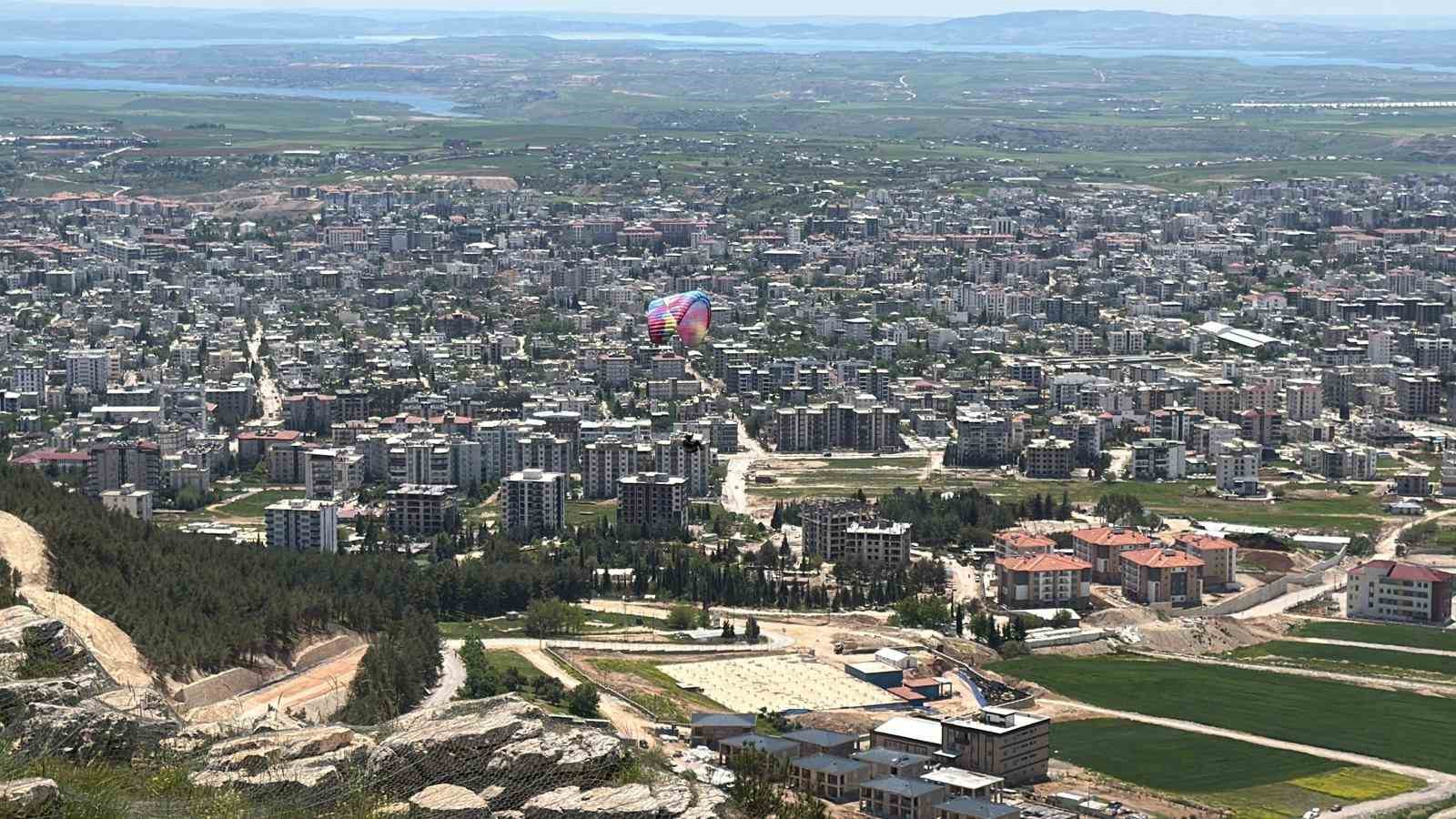 Adıyaman, yamaç paraşütü uçuş merkezi olma yolunda