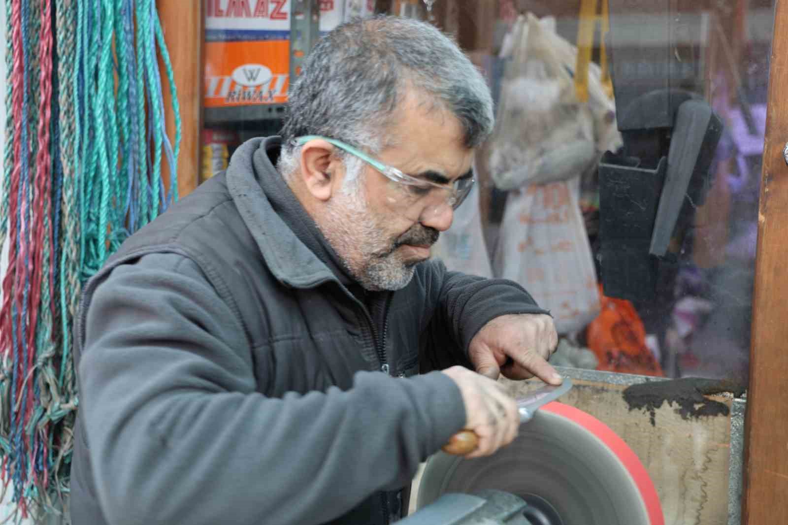 Kırşehir&rsquo;de bı&ccedil;ak bileyicilerinde bayram mesaisi
