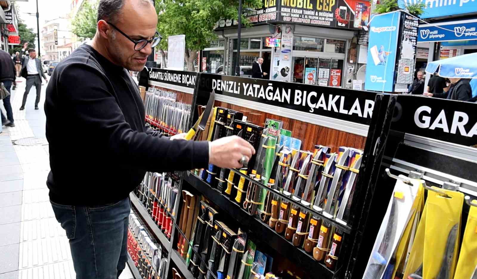 Aksaray&rsquo;da bı&ccedil;ak&ccedil;ıların kurban mesaisi
