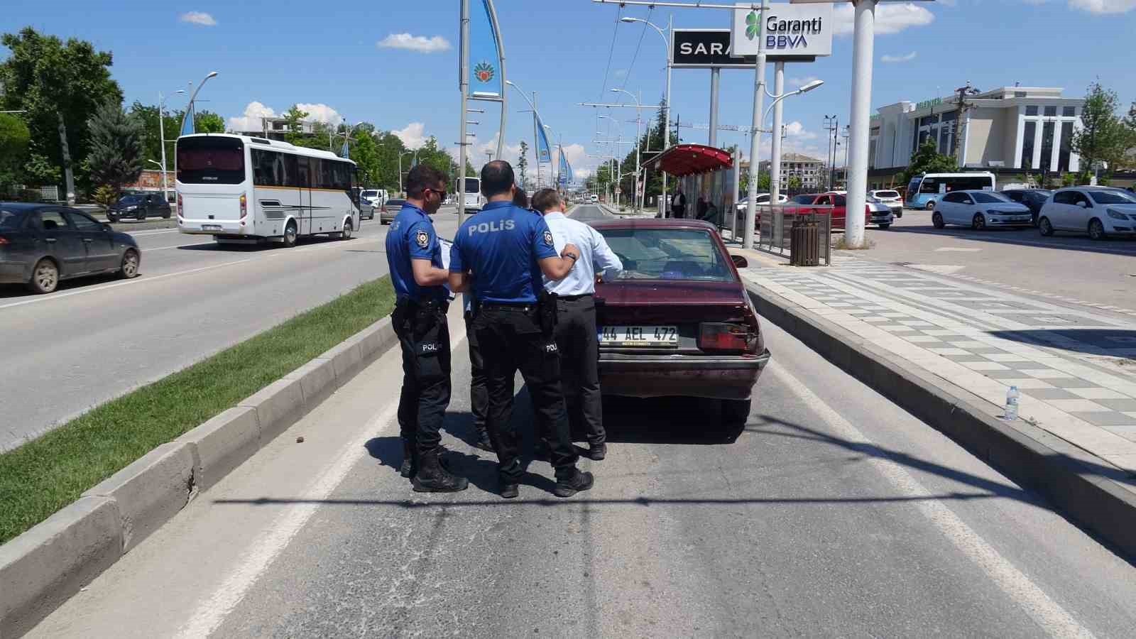 Malatya’da yolcu otobüsü ile otomobil çarpıştı: 5 yaralı