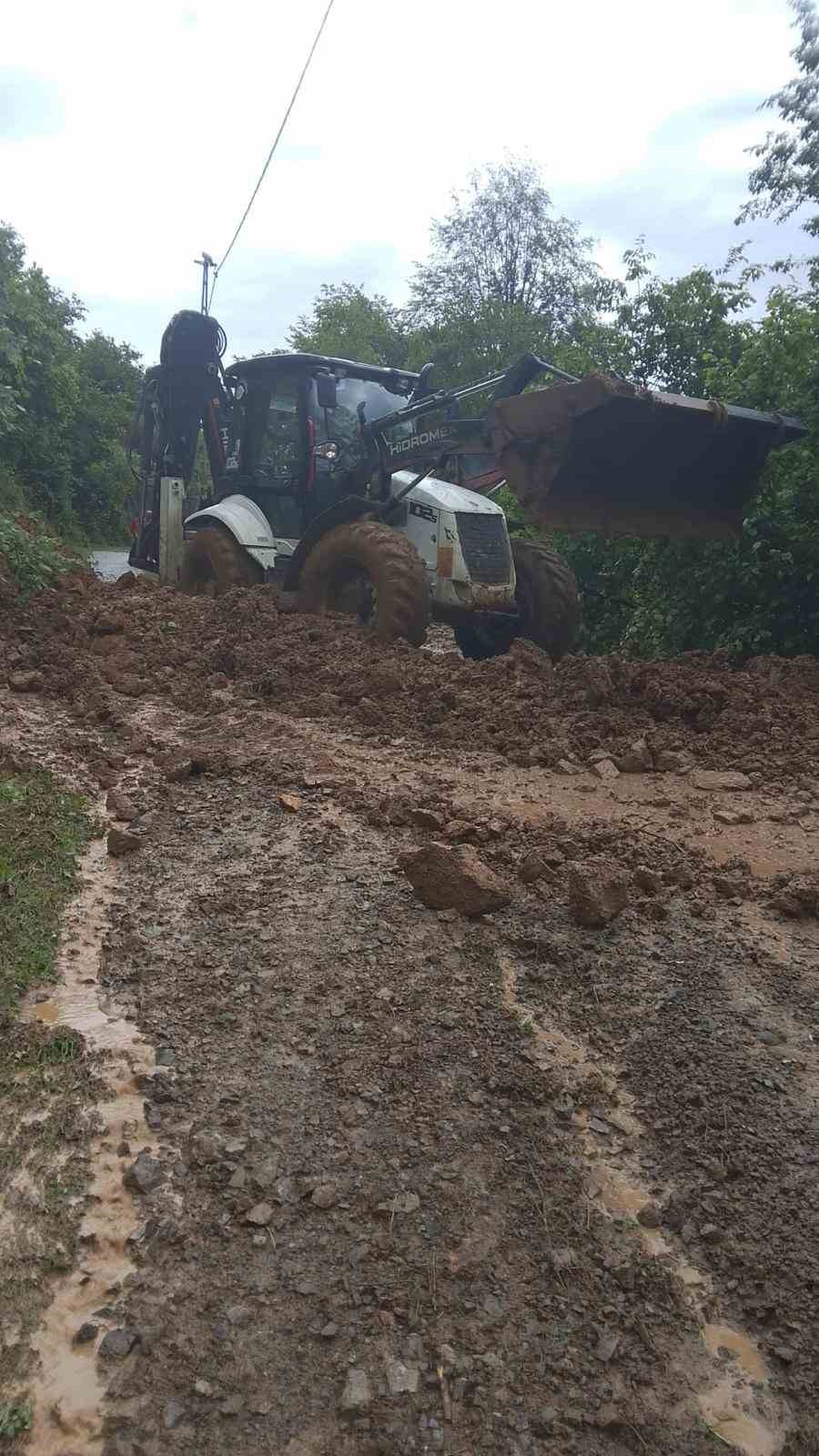 Artvin’de sağanak taşkınlara neden oldu