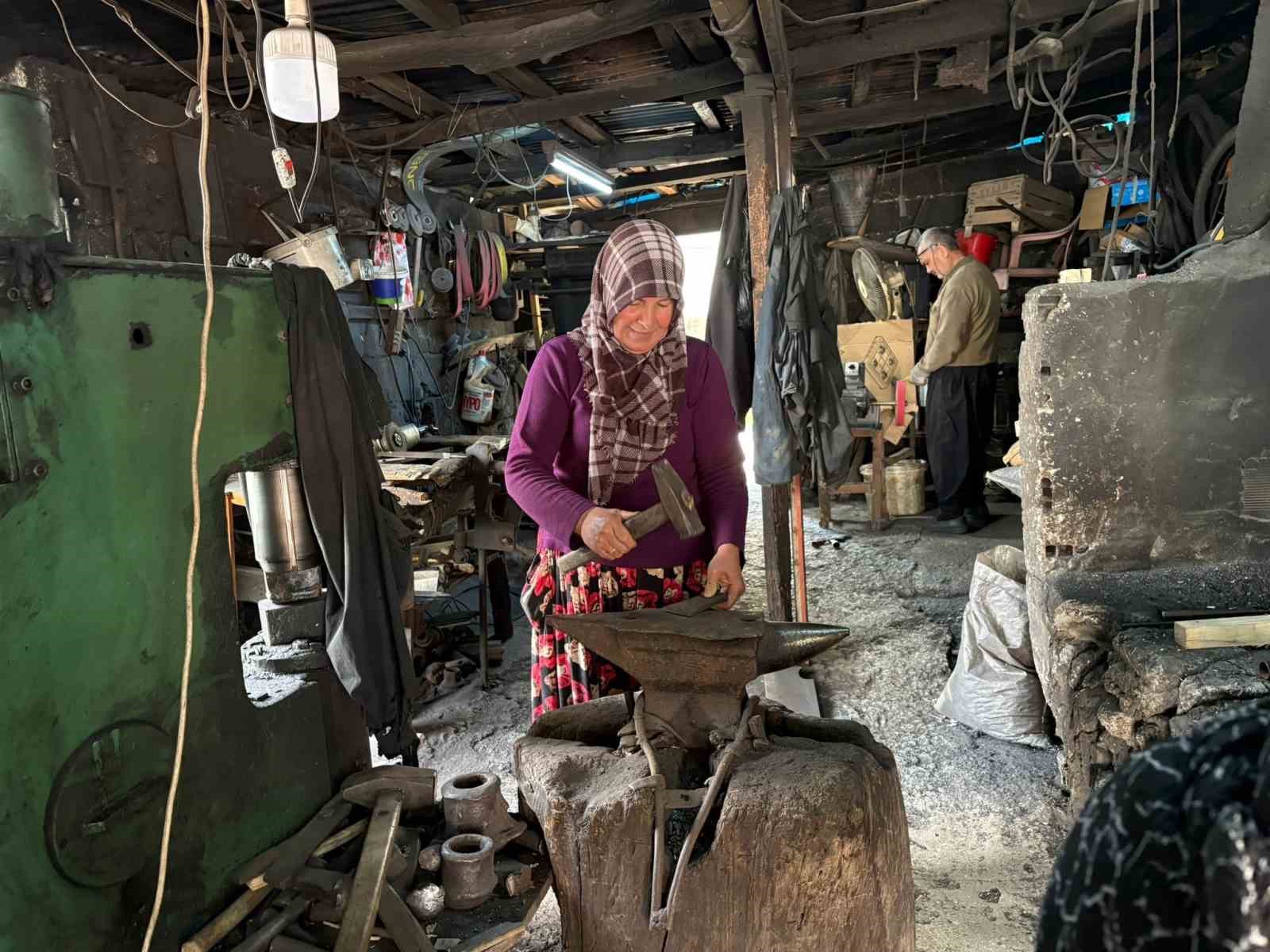 Osmaniye’de 42 yıllık evlilik, örs başında ortak mesaiye dönüştü