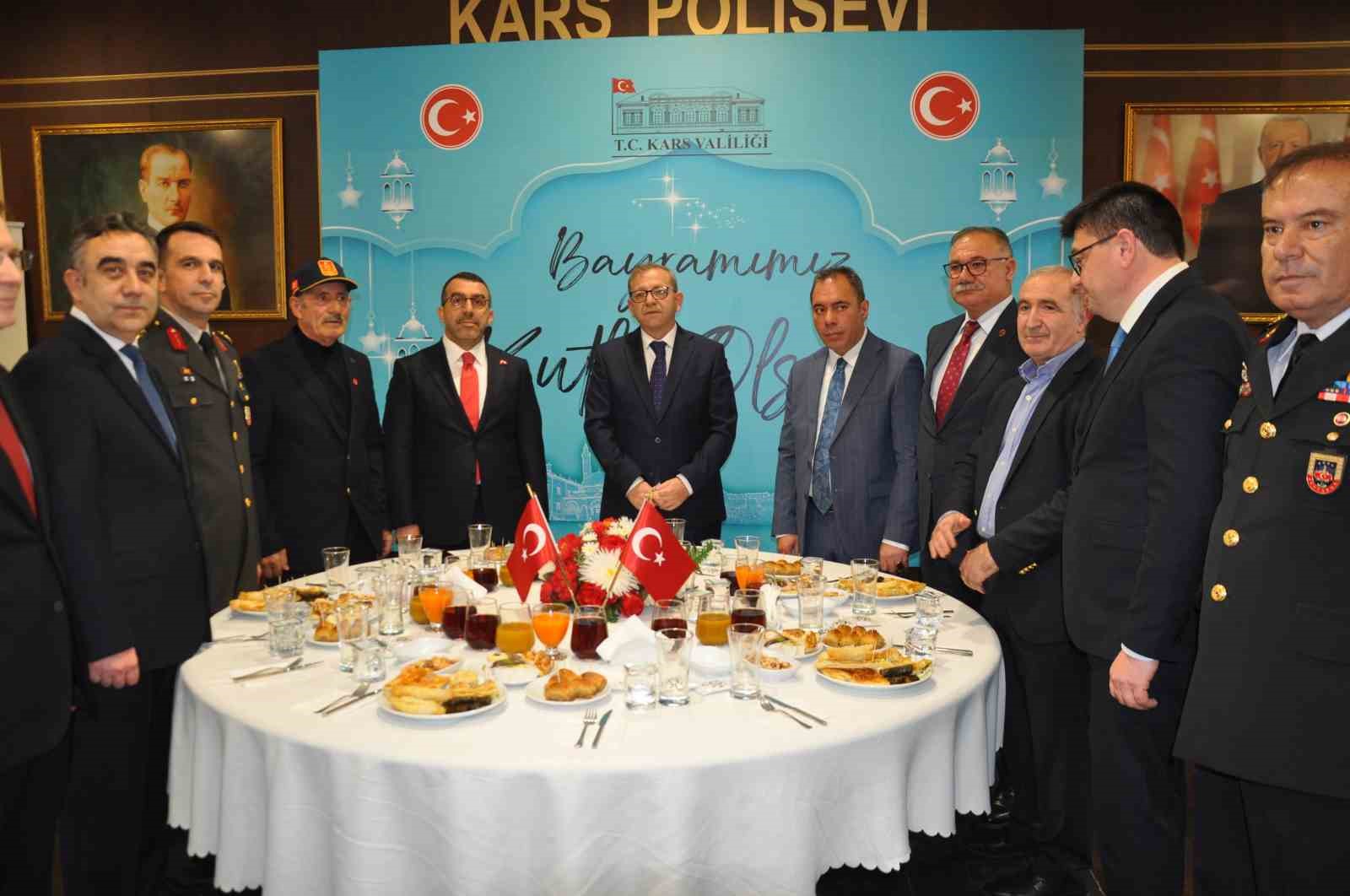 Kars&rsquo;ta protokol bayramlaştı
