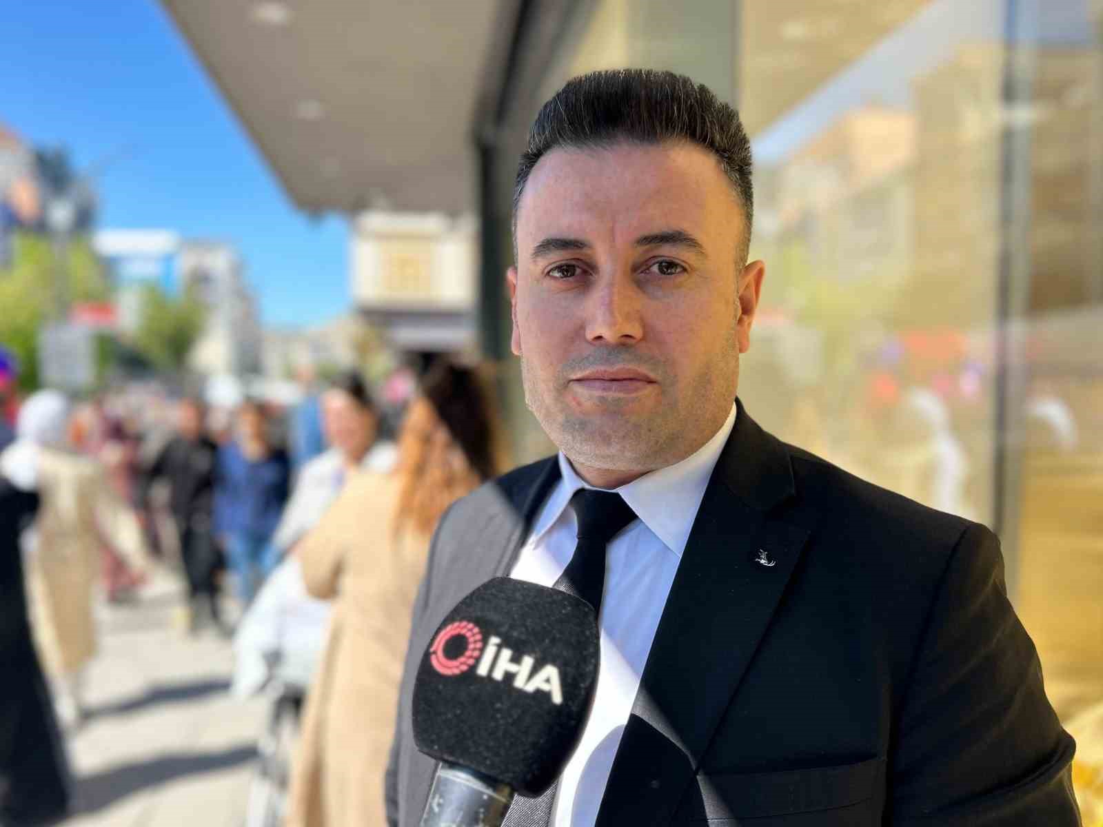 Van’da bayram yoğunluğu: Caddeler doldu taştı