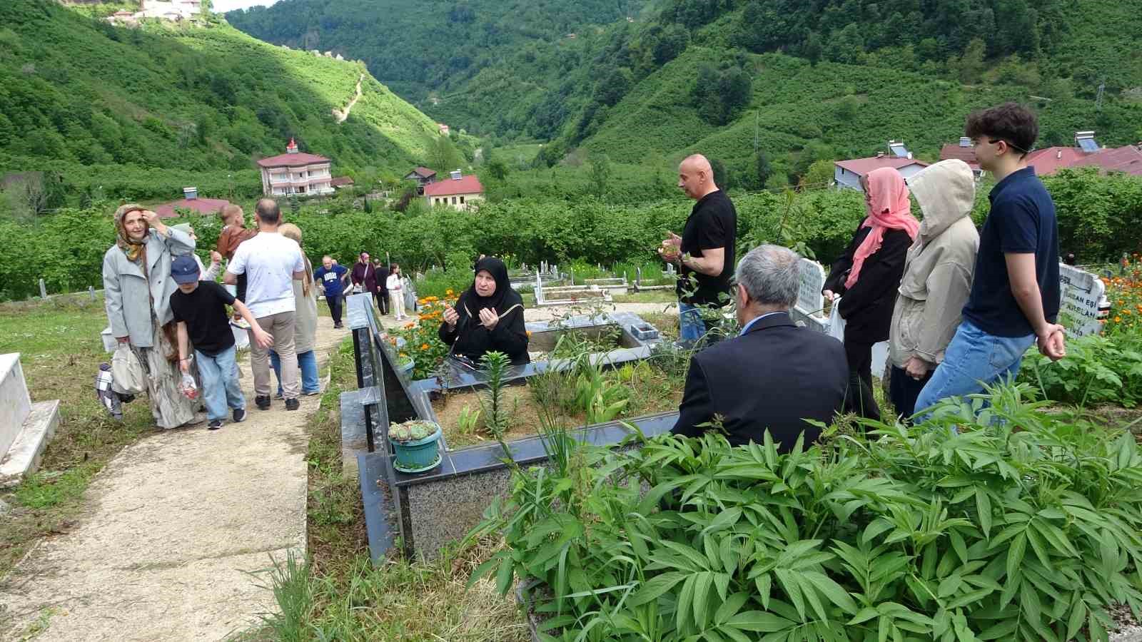 İki asırlık gelenek &ccedil;ocukların bayram sevincine d&ouml;n&uuml;ş&uuml;yor

