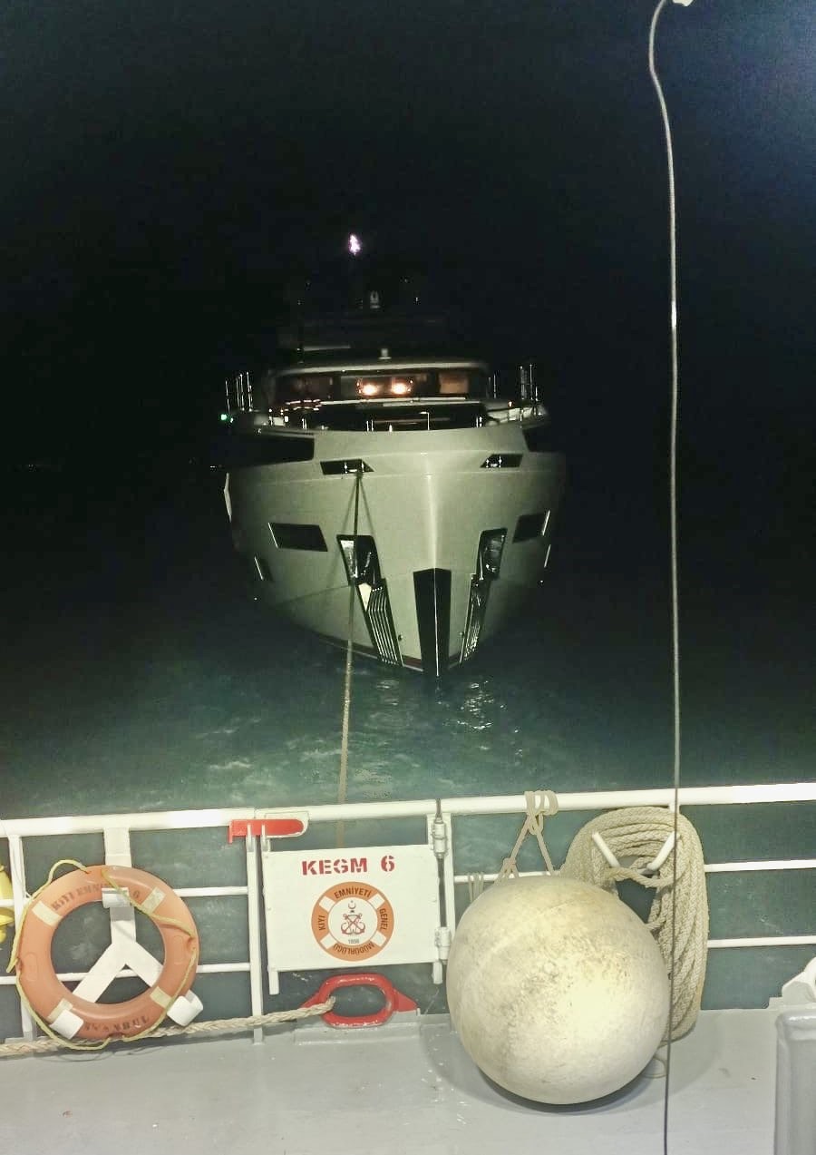 Çanakkale’de sürüklenen teknedeki 4 kişi kurtarıldı