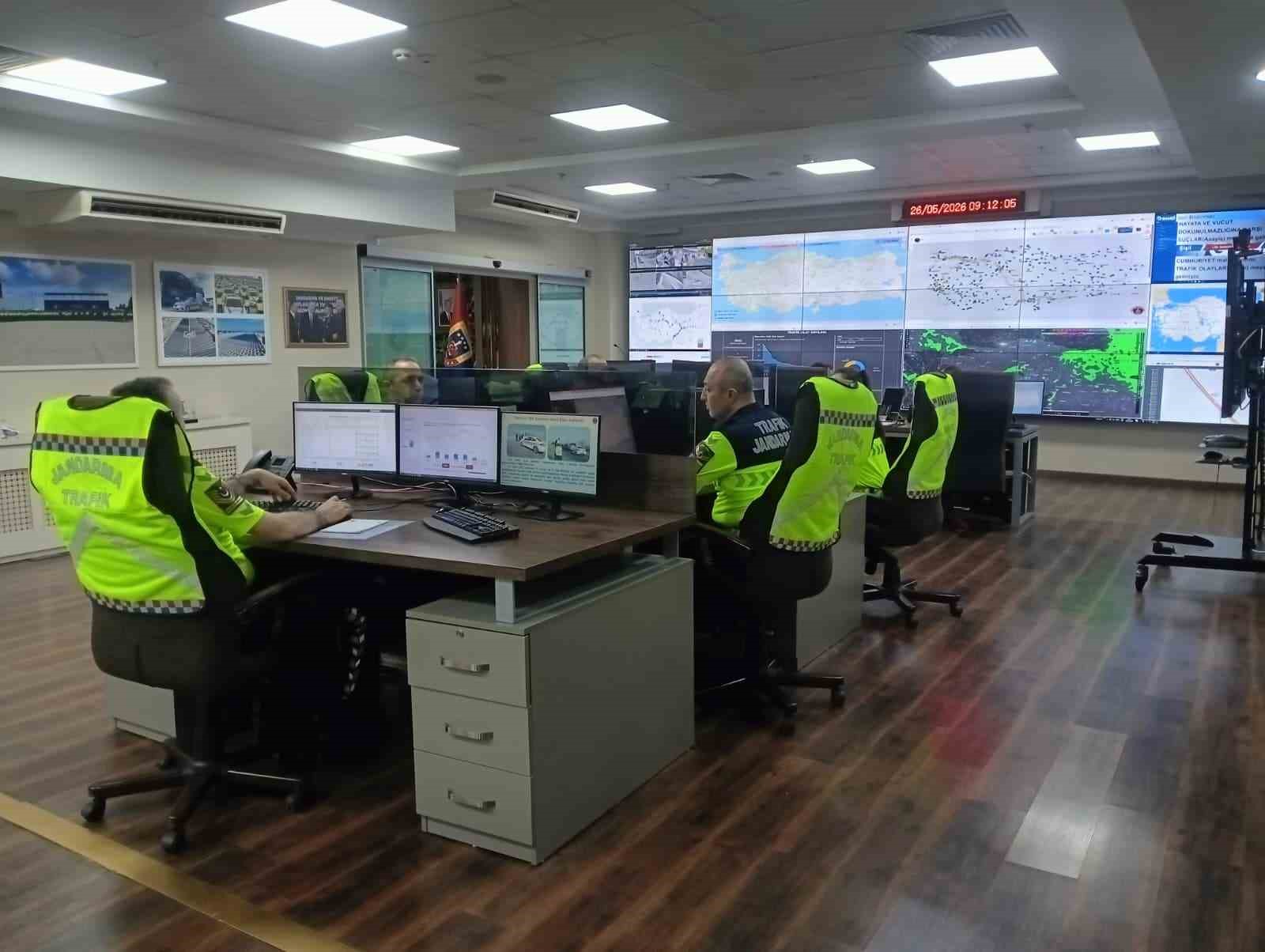 Ankara’da jandarmadan bayram öncesi hava destekli trafik denetimi