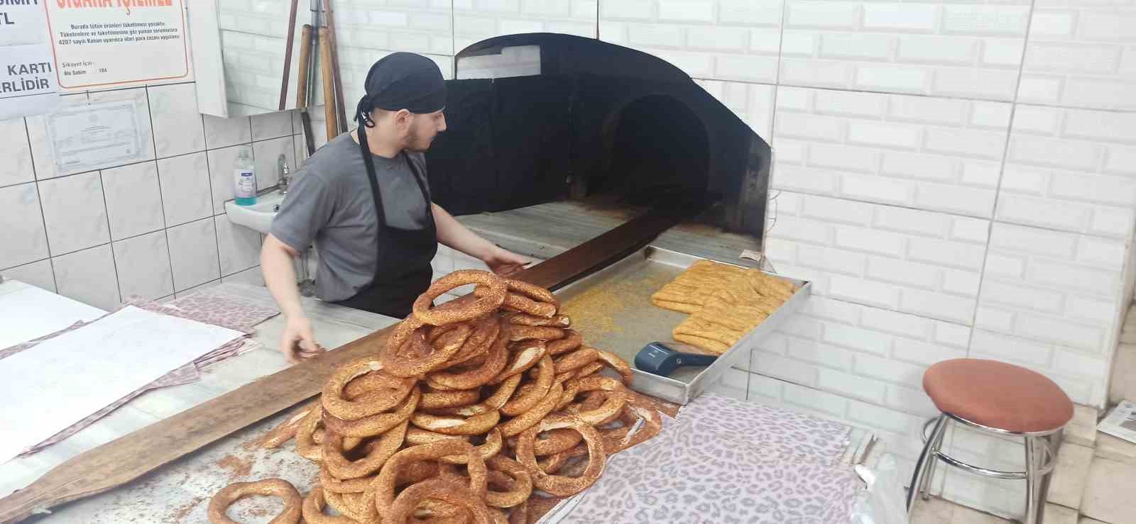 Devrek&rsquo;in asırlık simit fırınında bayram mesaisi
