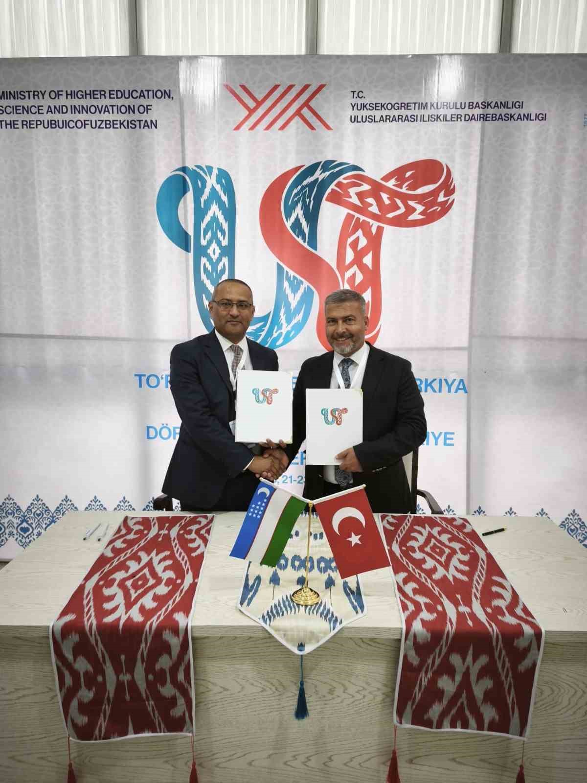 Rektör Adıgüzel, Buhara’da Anadolu Üniversitesi’nin küresel eğitim vizyonunu anlattı